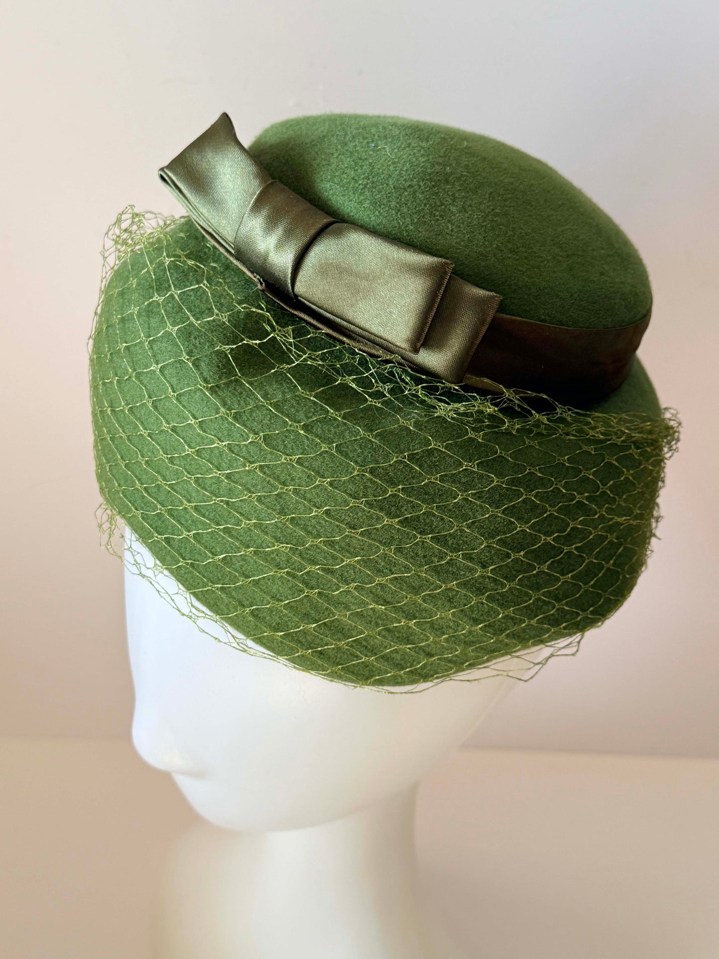 Vintage 1960s Green Felt Veiled Hat – Satin Bow Cocktail Hat