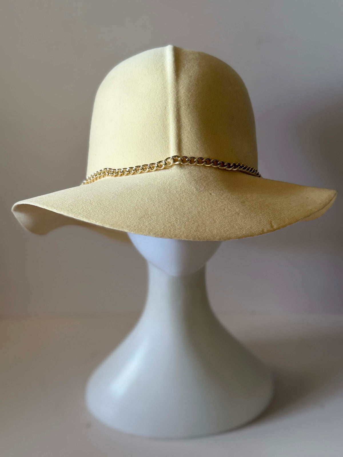 Vintage 1970s Made in Italy Ivory Wool Felt Wide Brim Hat Gold Chain Tassel Women's Mod Boho Designer Style Hat