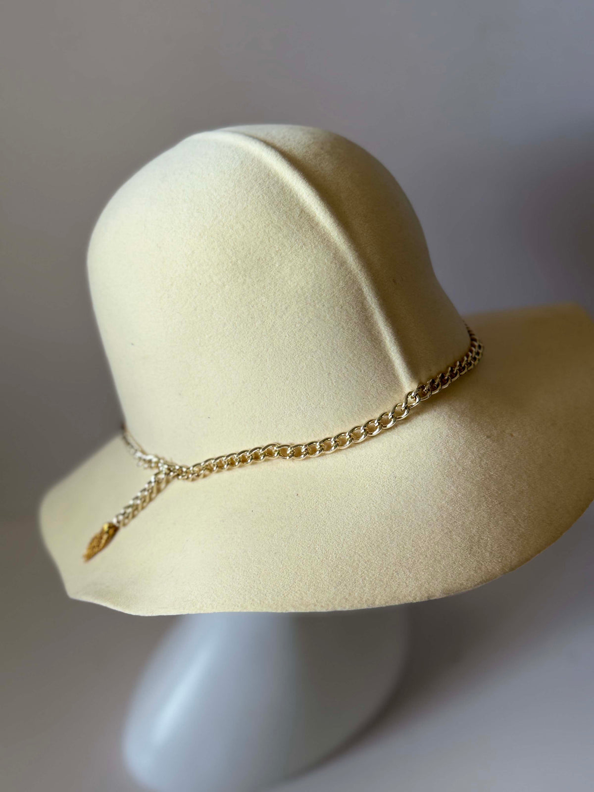 Vintage 1970s Made in Italy Ivory Wool Felt Wide Brim Hat Gold Chain Tassel Women's Mod Boho Designer Style Hat