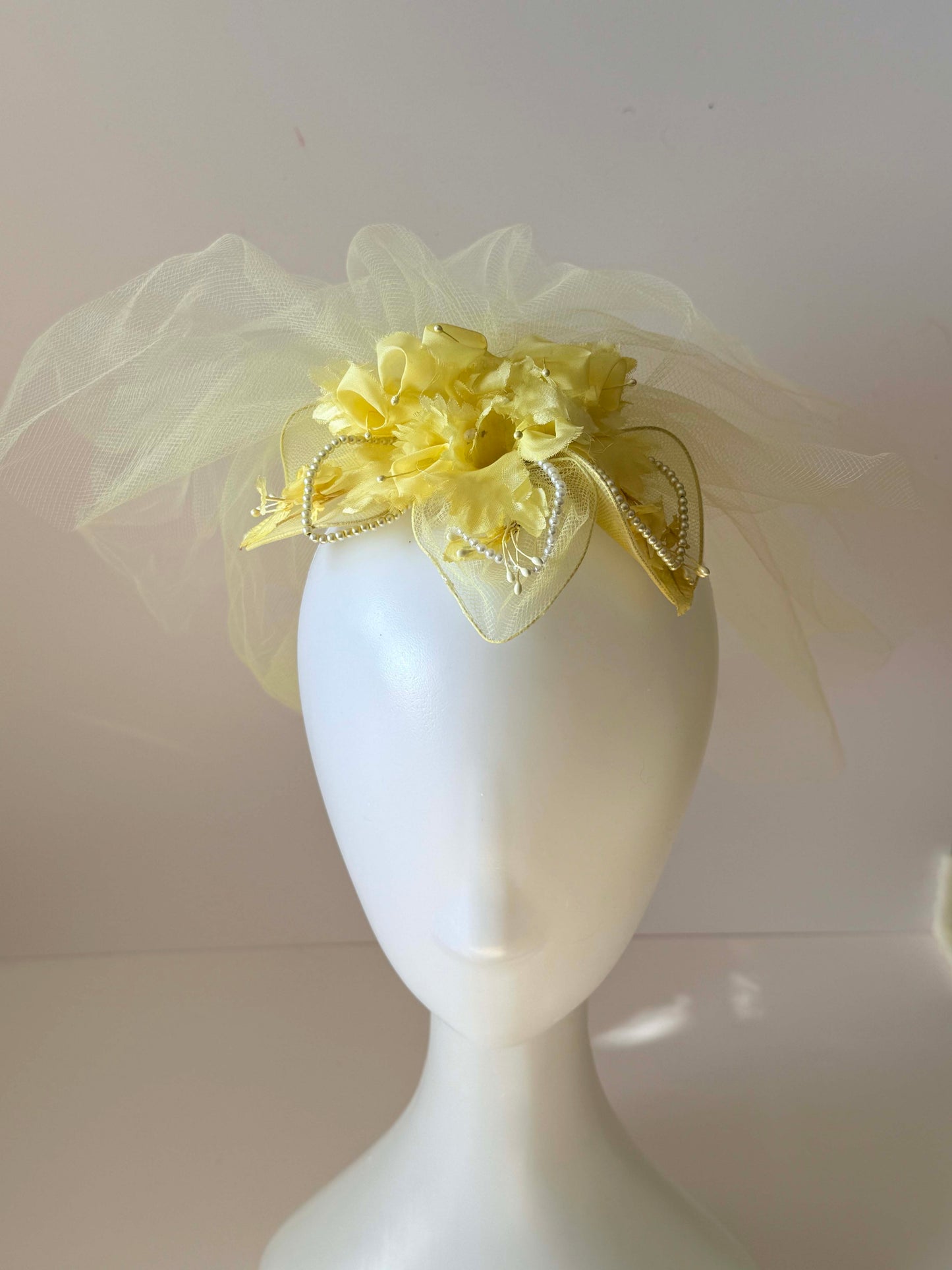 Vintage 1950s Yellow Floral Veil - Spring Summer Bride – Net Tulle Cocktail Headpiece