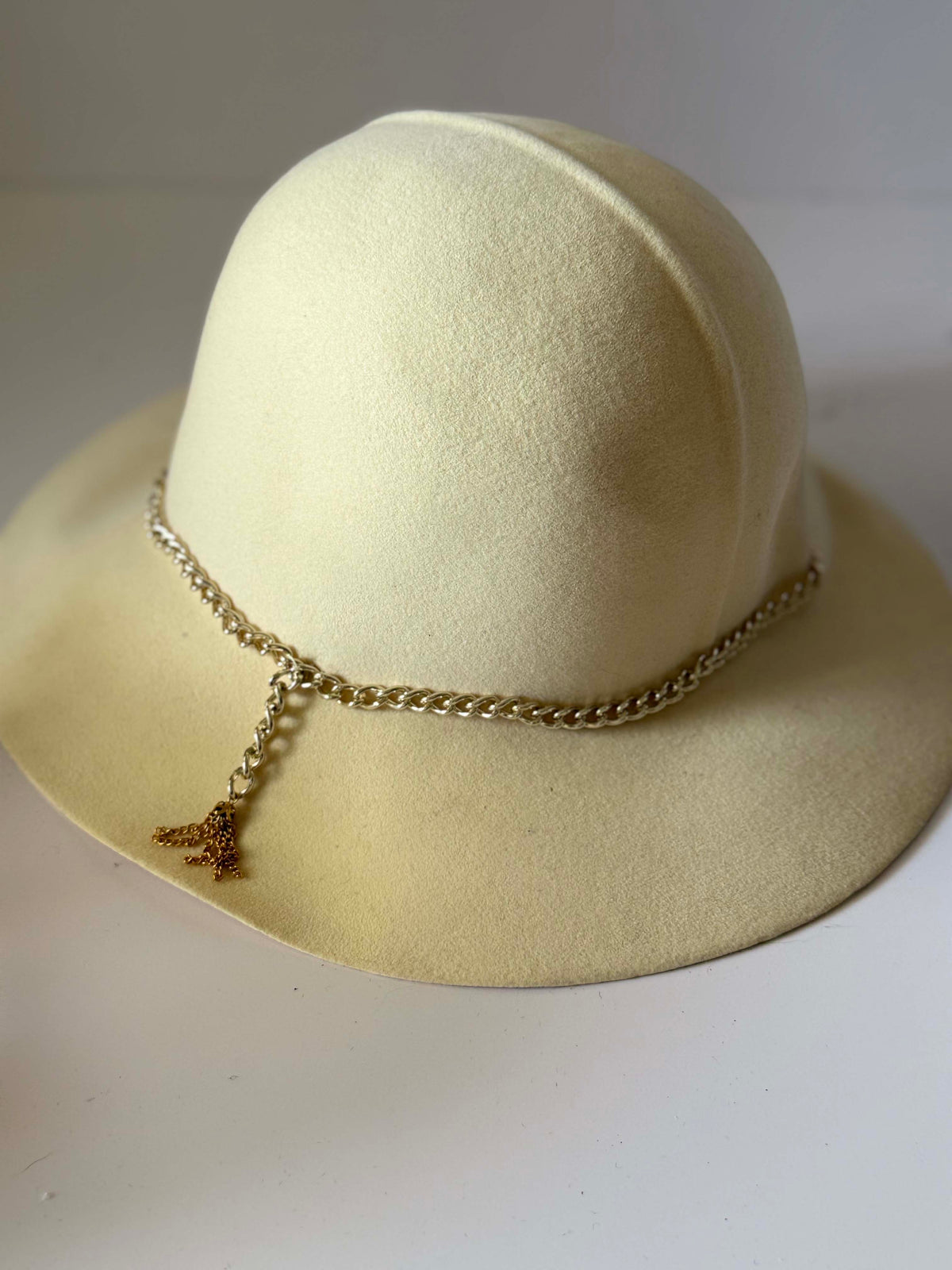 Vintage 1970s Made in Italy Ivory Wool Felt Wide Brim Hat Gold Chain Tassel Women's Mod Boho Designer Style Hat