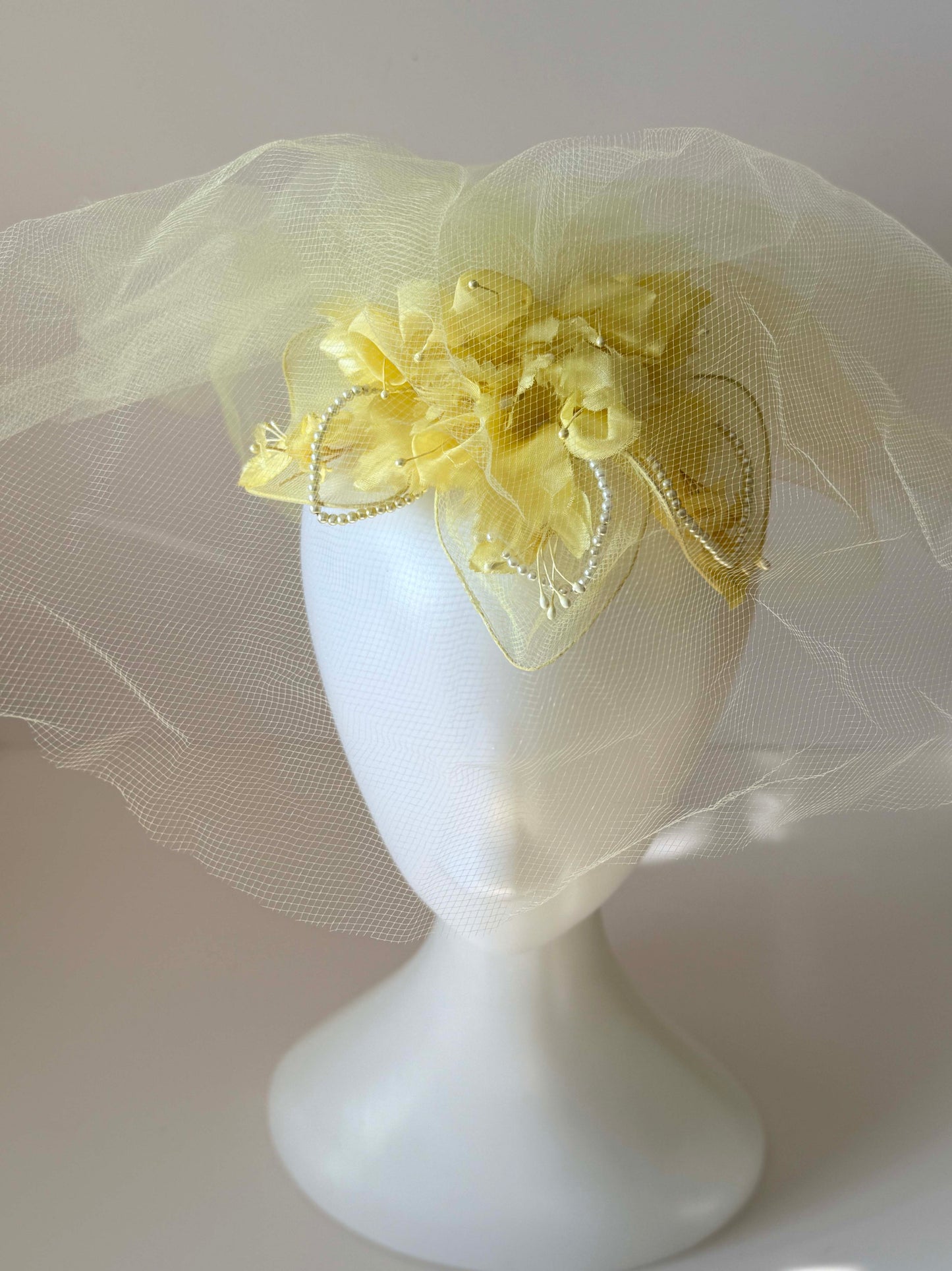 Vintage 1950s Yellow Floral Veil - Spring Summer Bride – Net Tulle Cocktail Headpiece