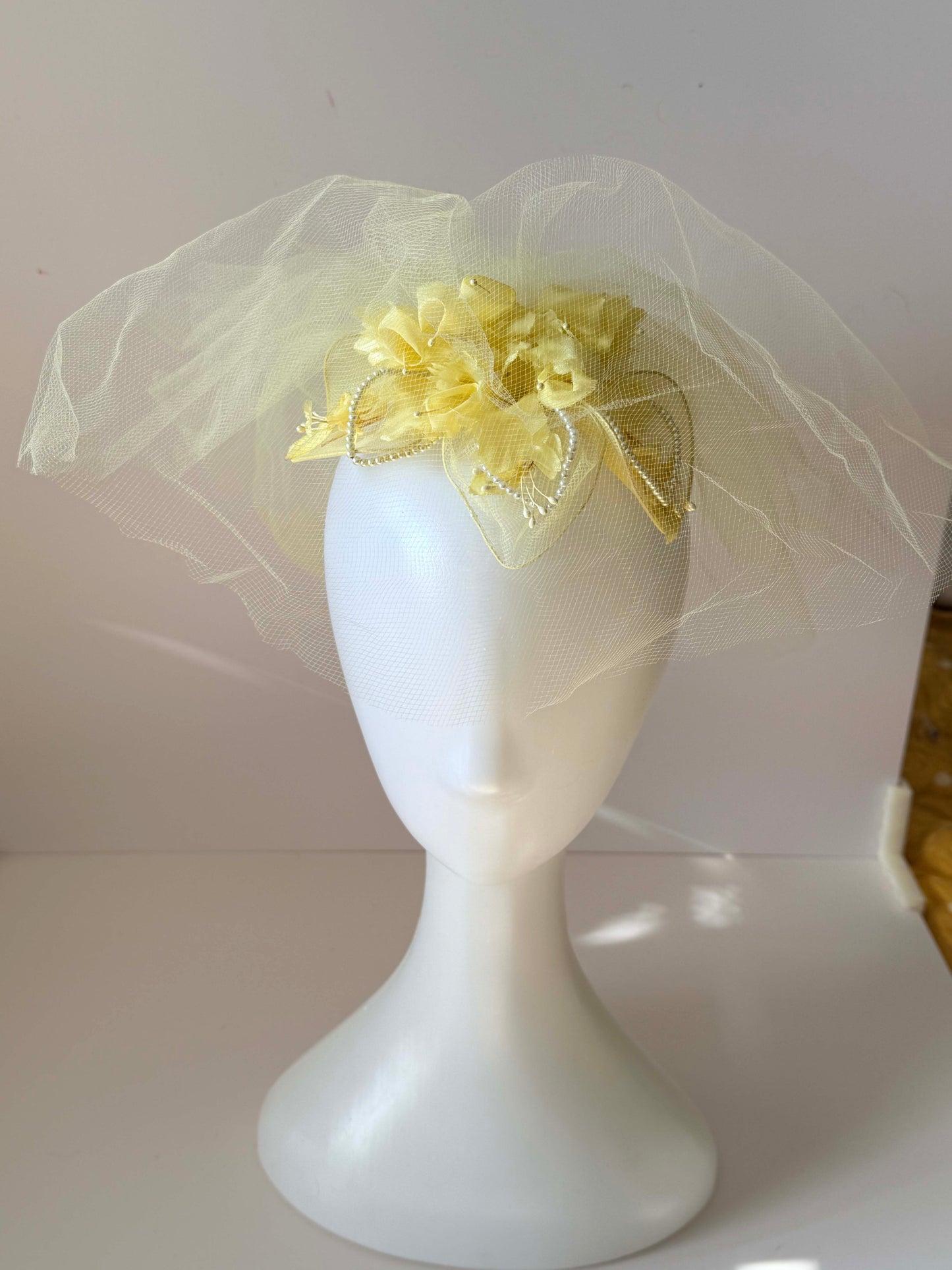 Vintage 1950s Yellow Floral Veil - Spring Summer Bride – Net Tulle Cocktail Headpiece