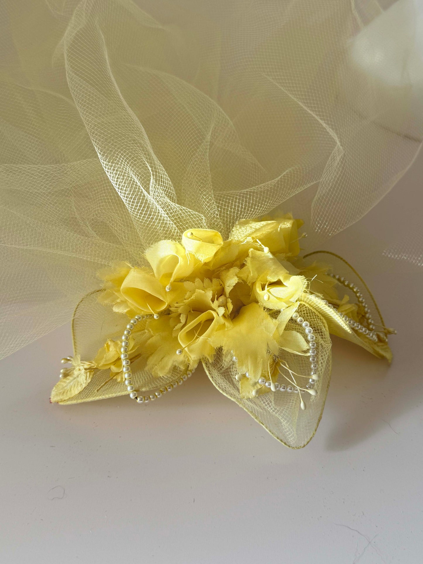 Vintage 1950s Yellow Floral Veil - Spring Summer Bride – Net Tulle Cocktail Headpiece
