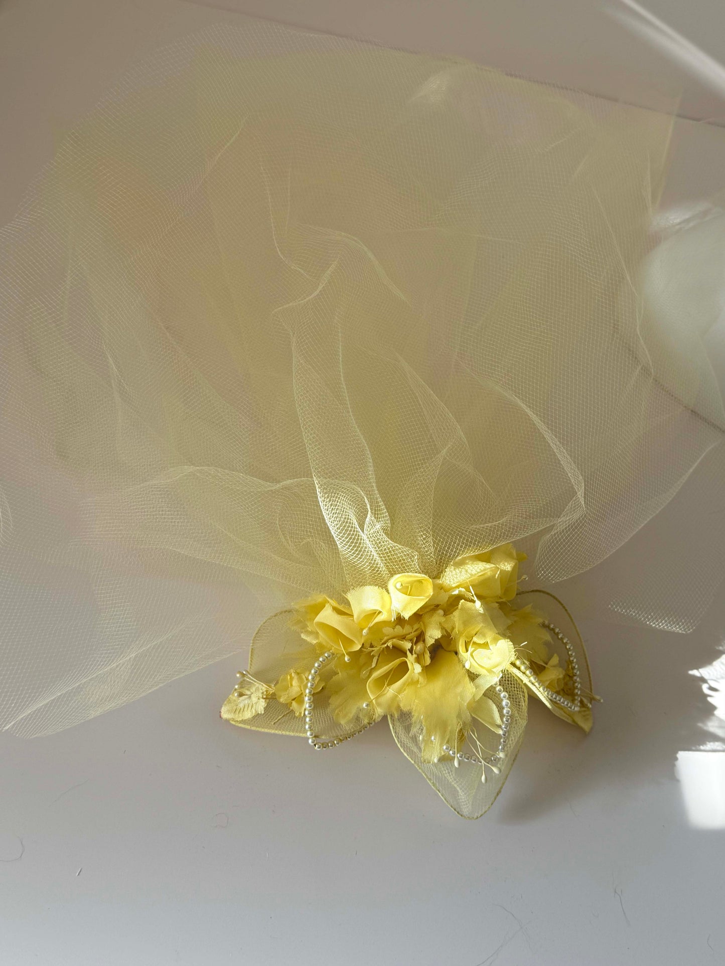Vintage 1950s Yellow Floral Veil - Spring Summer Bride – Net Tulle Cocktail Headpiece