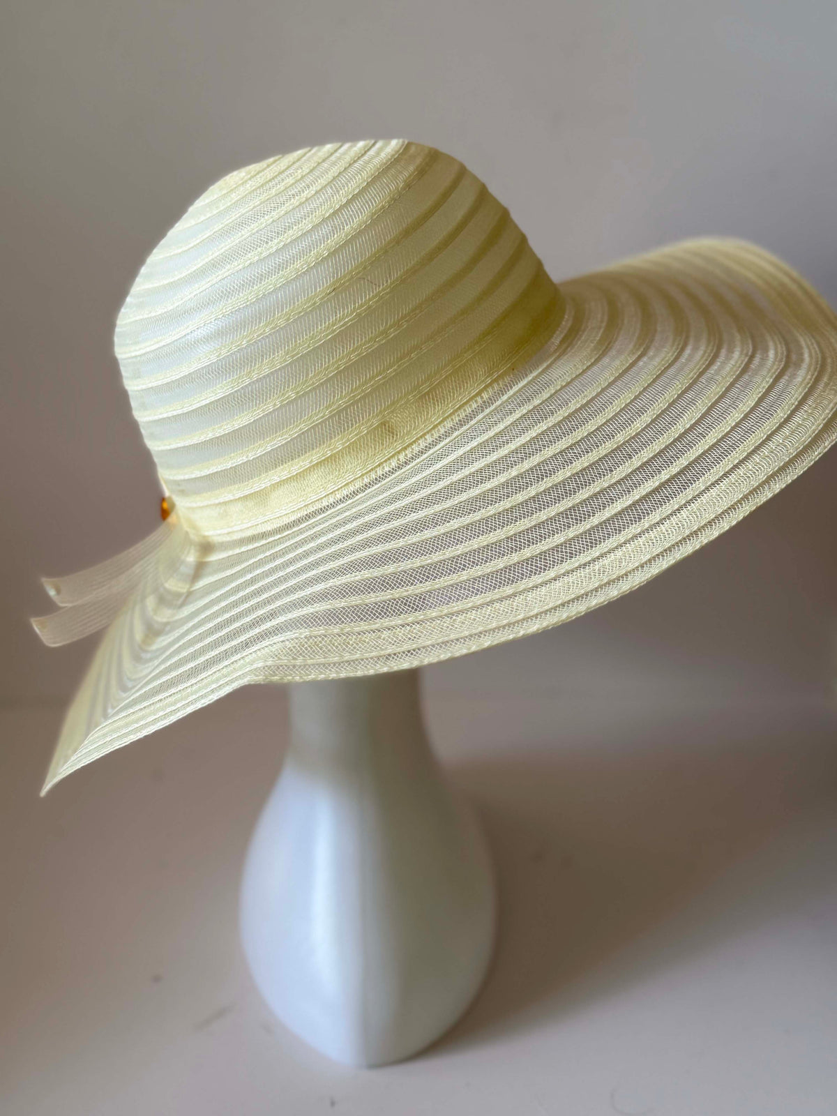 Vintage 1960s Ivory Wide Brim Picture Hat Sheer Horsehair Style Wedding Bridal Garden Party Derby Women's Millinery