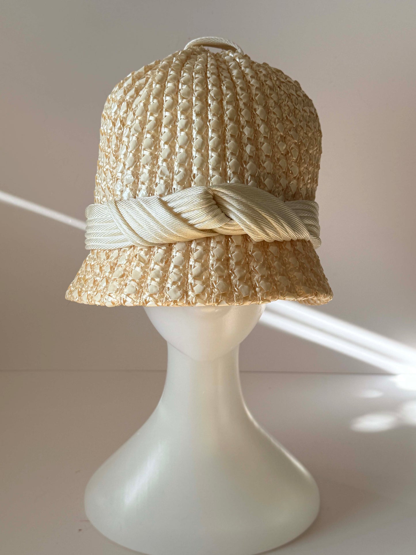 1960s Dana Marte Woven Raffia Hat – Ivory Straw Cloche Bucket Hat – Mid Century Summer Garden Party Hat