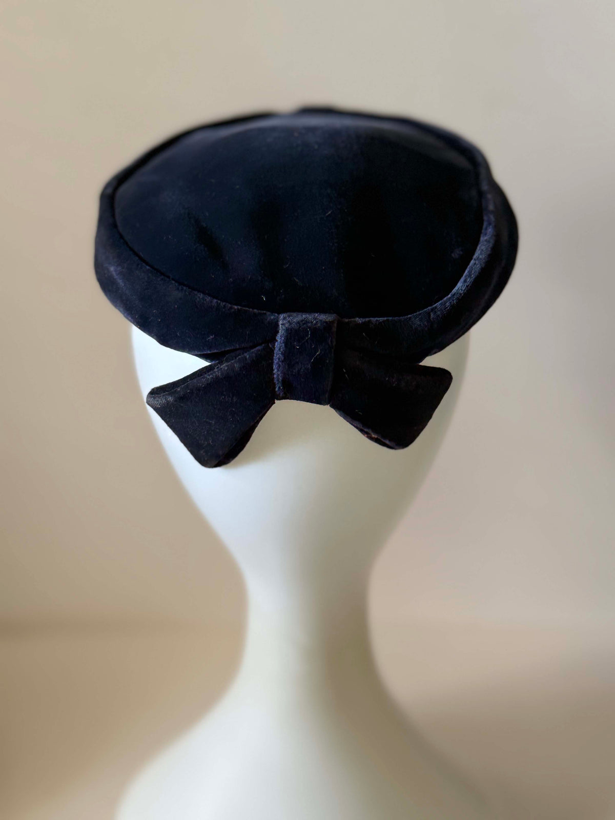 Vintage 1950s Nell New York Navy Blue Velvet Pillbox Hat Double Bow Women's Mid Century Cocktail Formal Hat