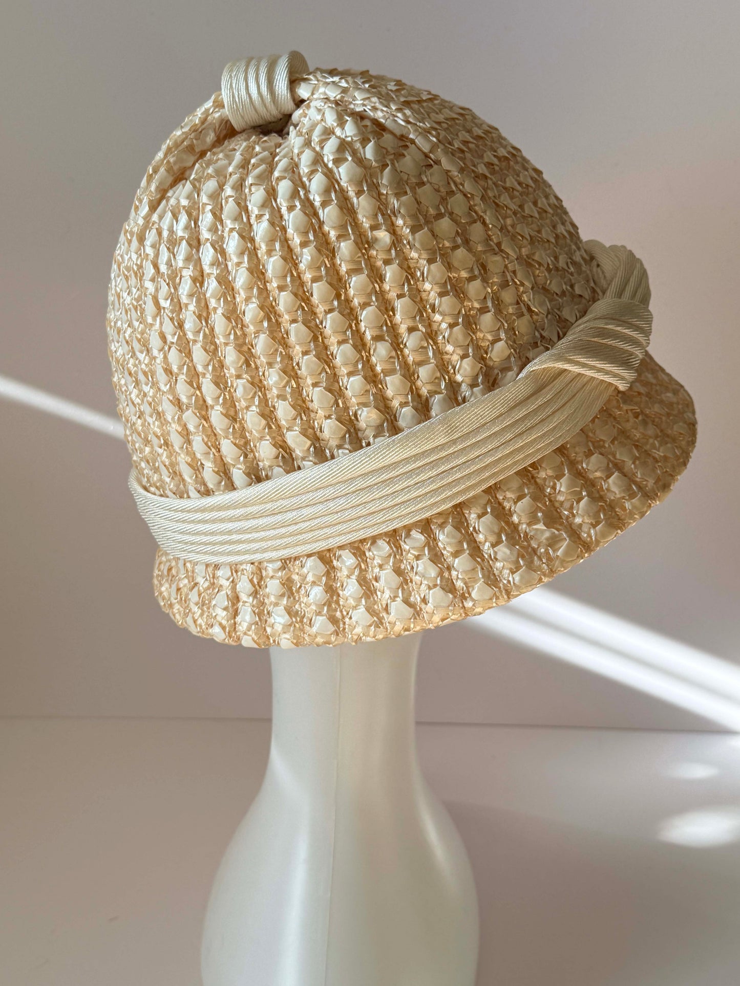 1960s Dana Marte Woven Raffia Hat – Ivory Straw Cloche Bucket Hat – Mid Century Summer Garden Party Hat