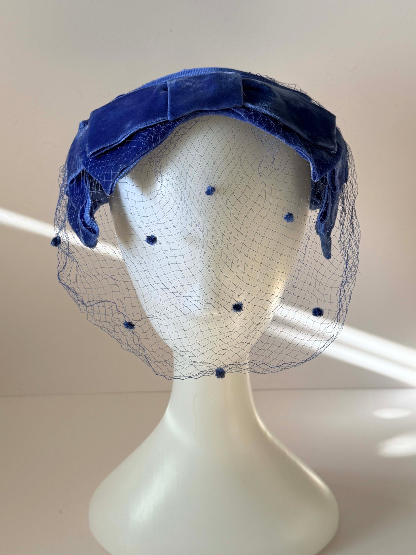 1960s Union Made Blue Velvet Hat – Bow Detail Veiled Cocktail Hat – Mid Century Fascinator / Evening Hat