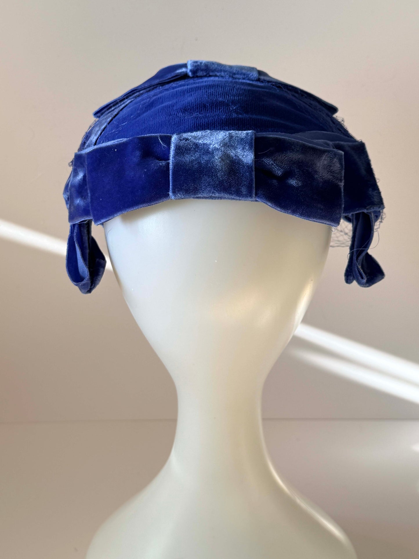 1960s Union Made Blue Velvet Hat – Bow Detail Veiled Cocktail Hat – Mid Century Fascinator / Evening Hat