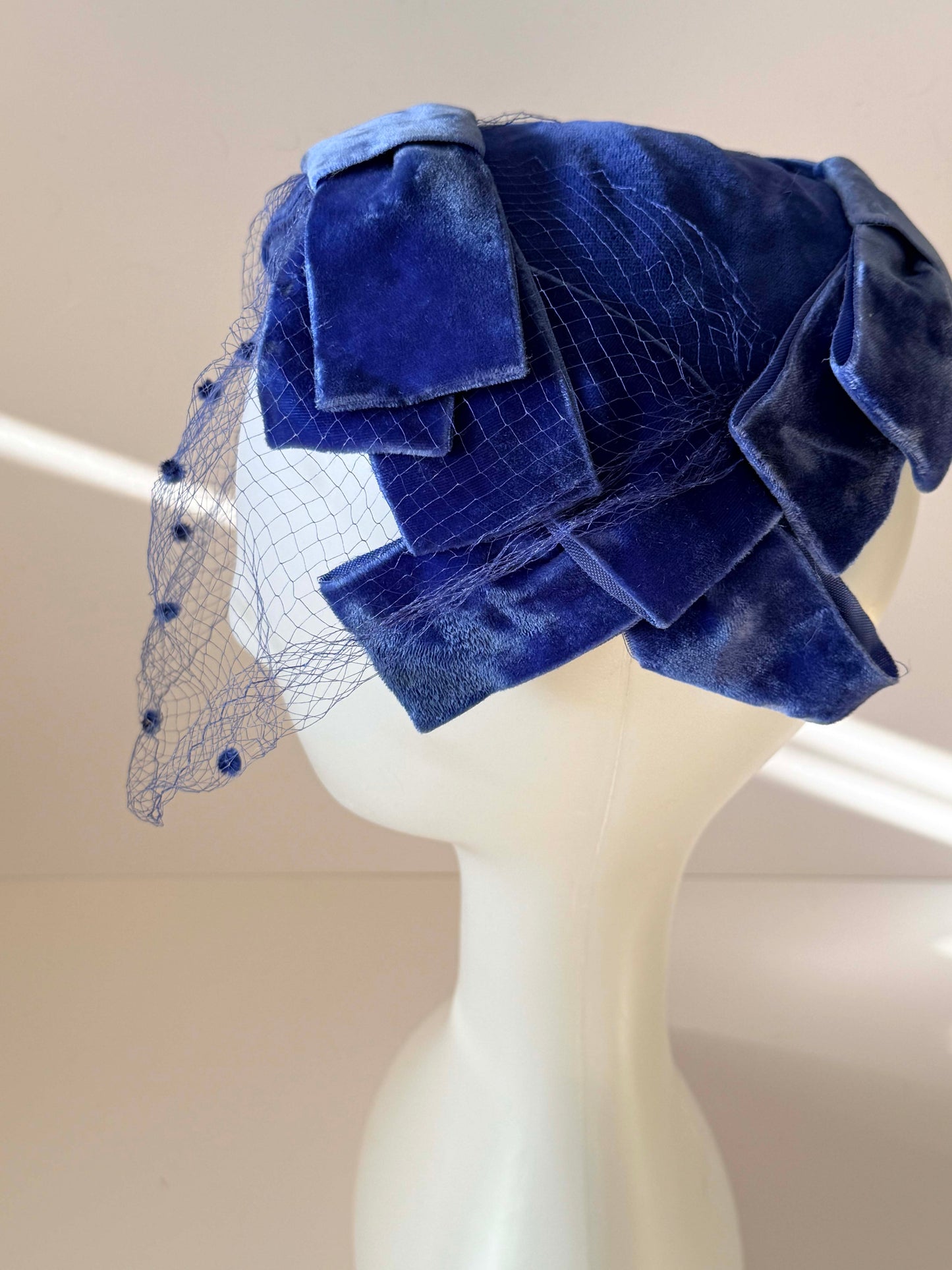 1960s Union Made Blue Velvet Hat – Bow Detail Veiled Cocktail Hat – Mid Century Fascinator / Evening Hat