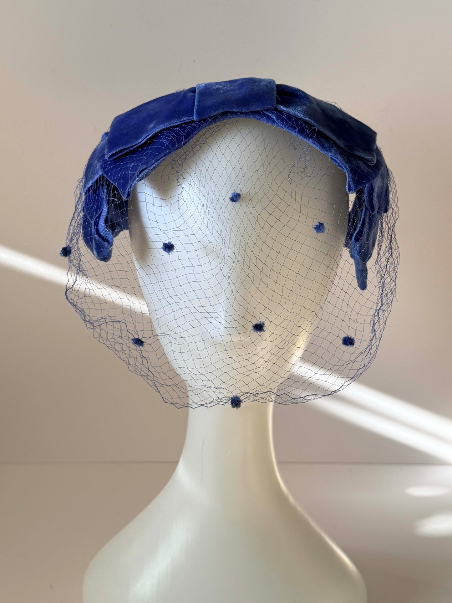 1960s Union Made Blue Velvet Hat – Bow Detail Veiled Cocktail Hat – Mid Century Fascinator / Evening Hat