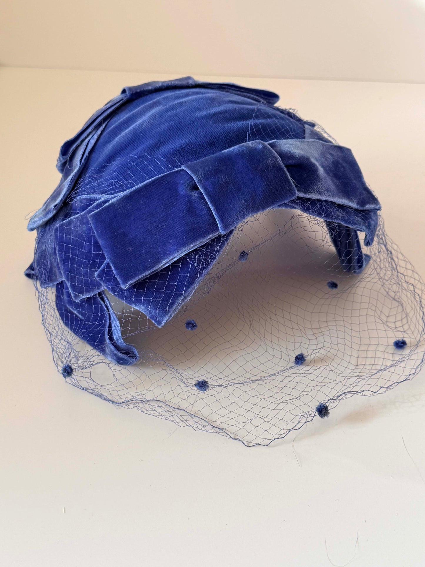 1960s Union Made Blue Velvet Hat – Bow Detail Veiled Cocktail Hat – Mid Century Fascinator / Evening Hat