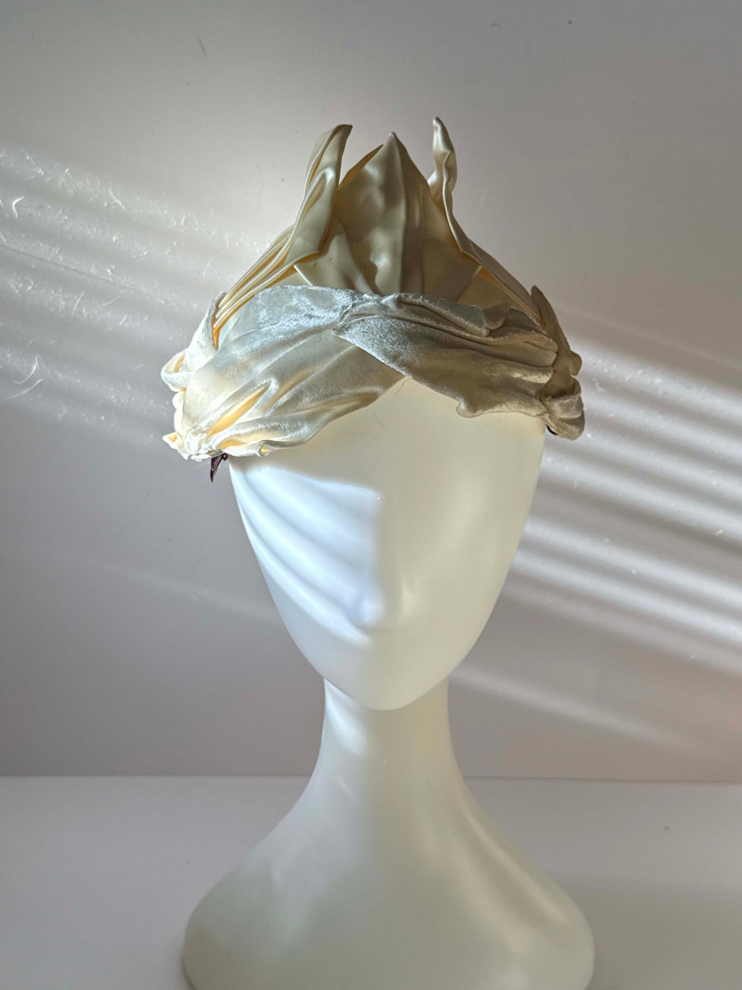 1950s Ivory Satin Sculptural Draped Hat – Architectural Editorial Bridal Cocktail Hat Veil-Ready