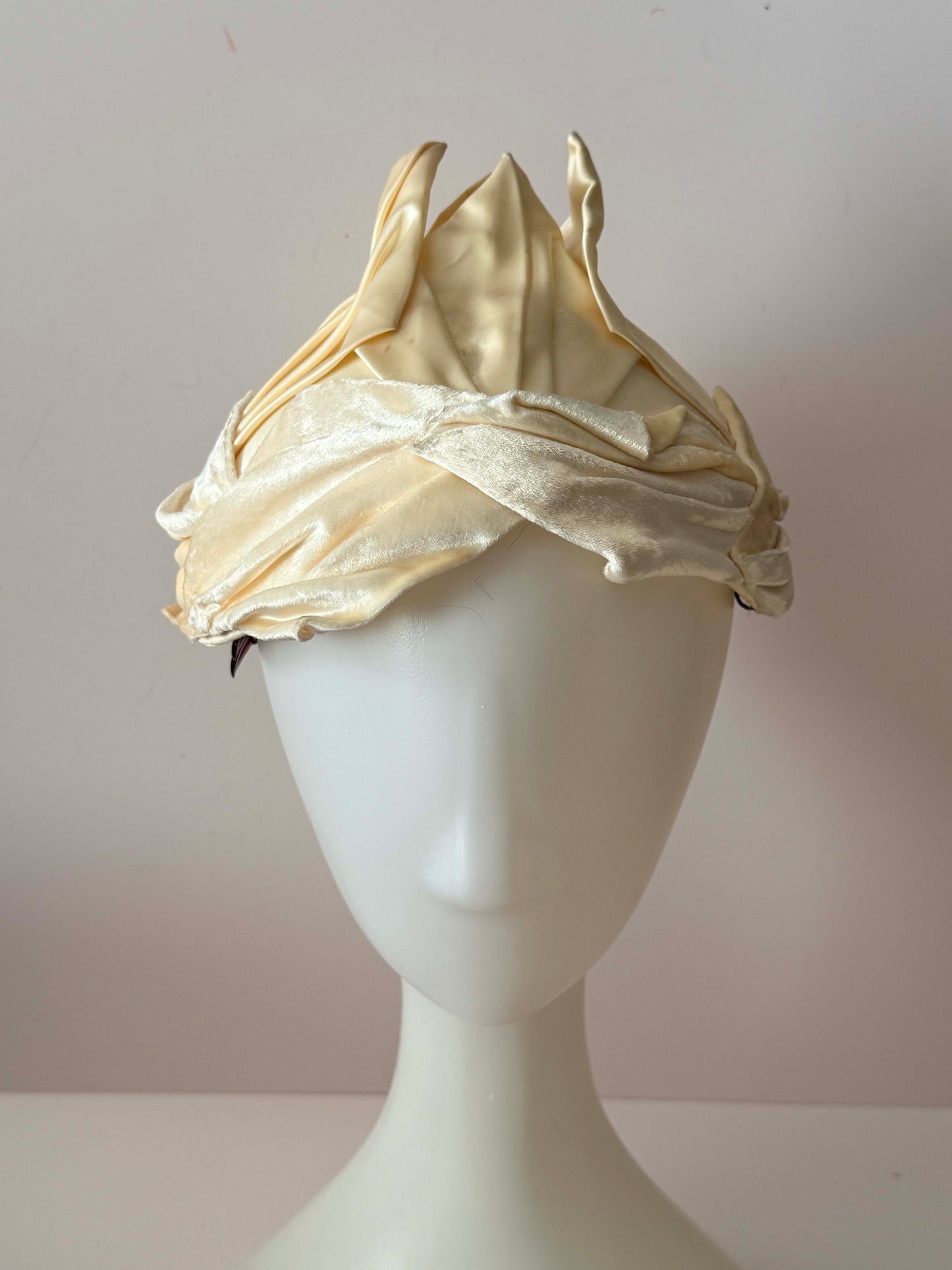 1950s Ivory Satin Sculptural Draped Hat – Architectural Editorial Bridal Cocktail Hat Veil-Ready
