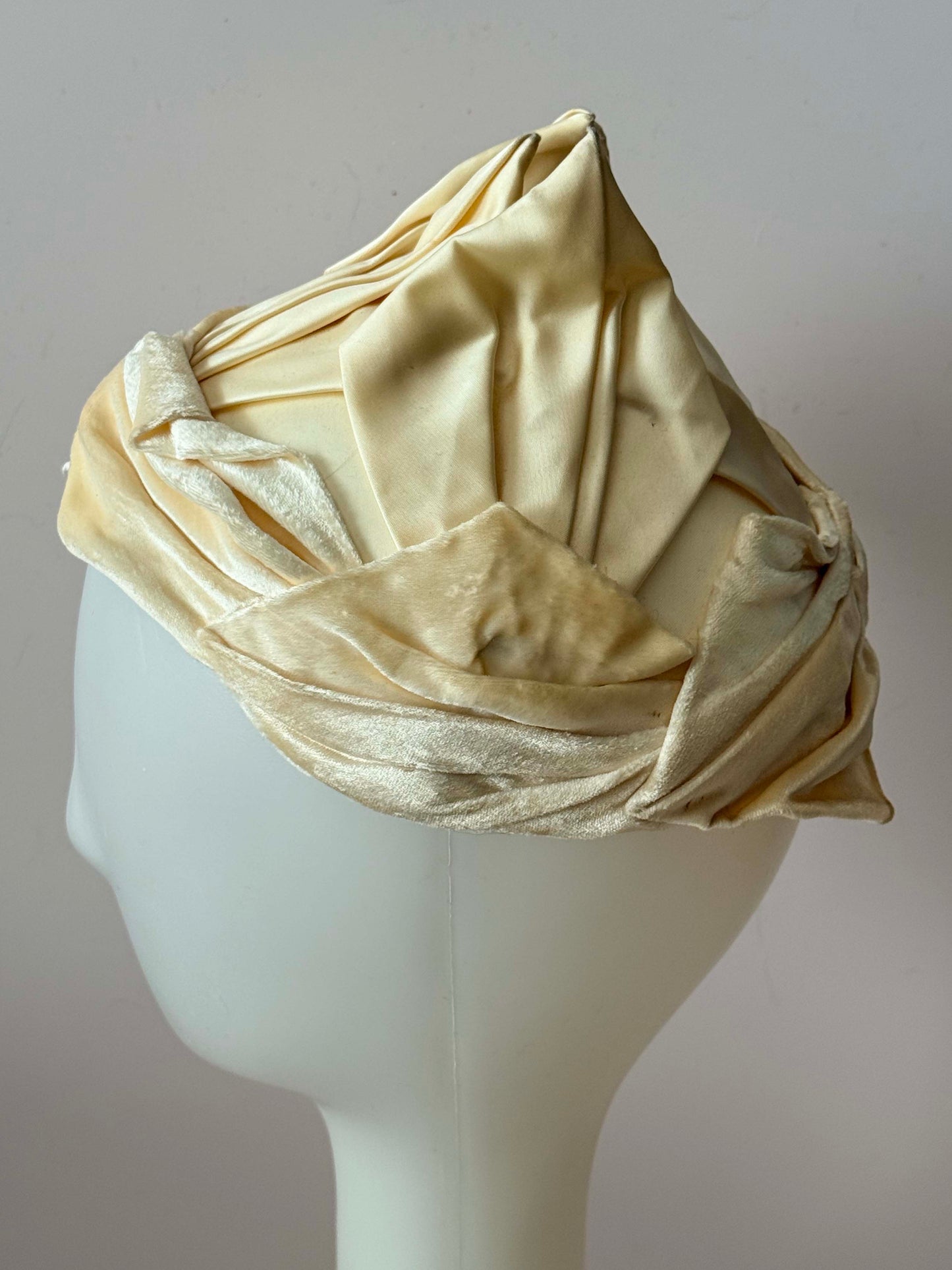 1950s Ivory Satin Sculptural Draped Hat – Architectural Editorial Bridal Cocktail Hat Veil-Ready