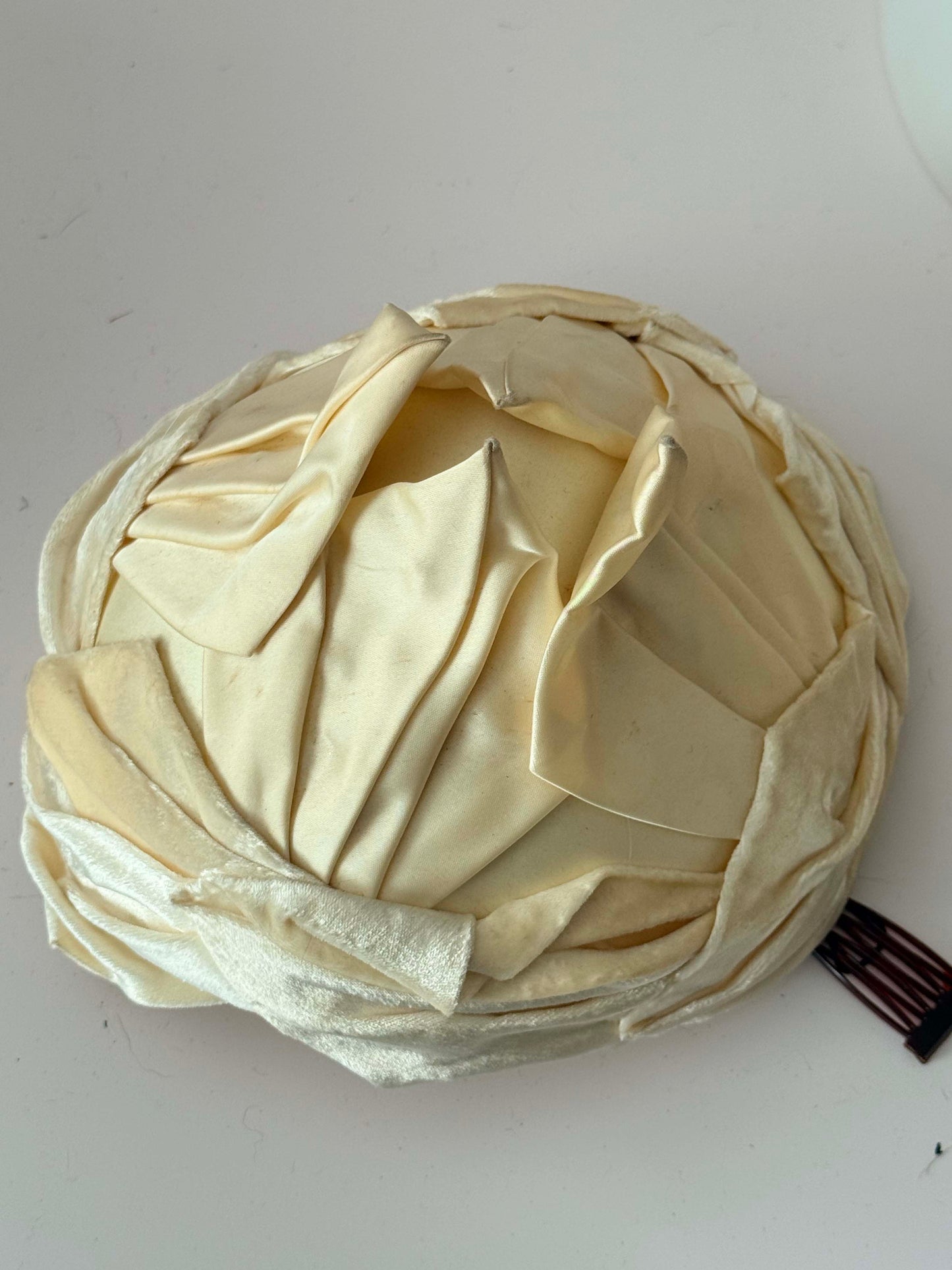1950s Ivory Satin Sculptural Draped Hat – Architectural Editorial Bridal Cocktail Hat Veil-Ready