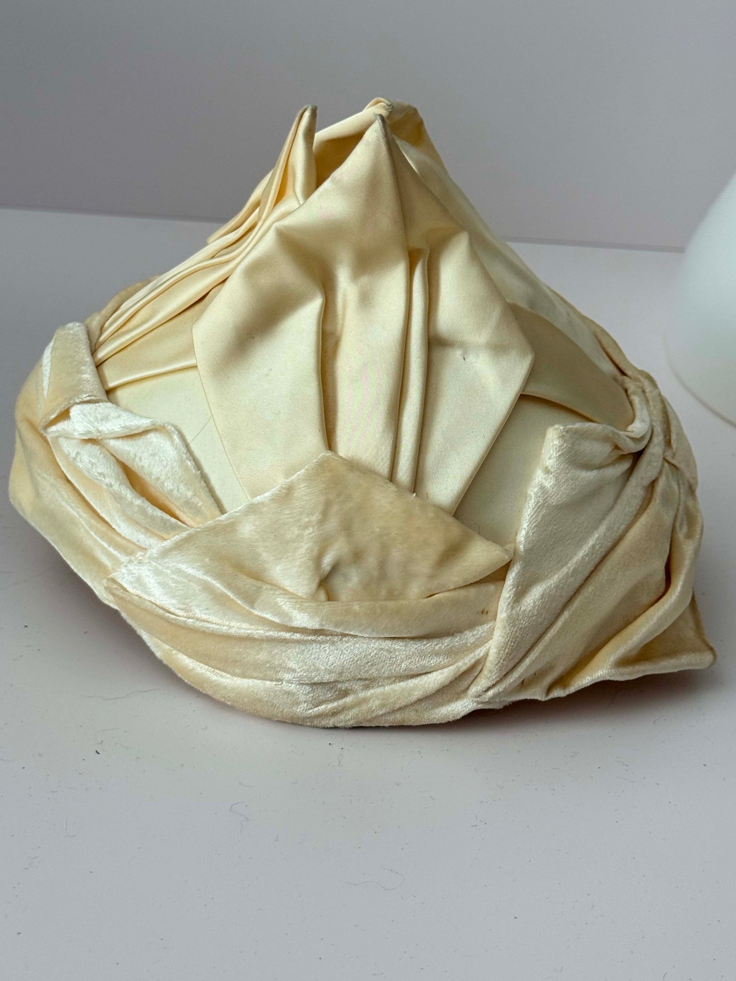 1950s Ivory Satin Sculptural Draped Hat – Architectural Editorial Bridal Cocktail Hat Veil-Ready