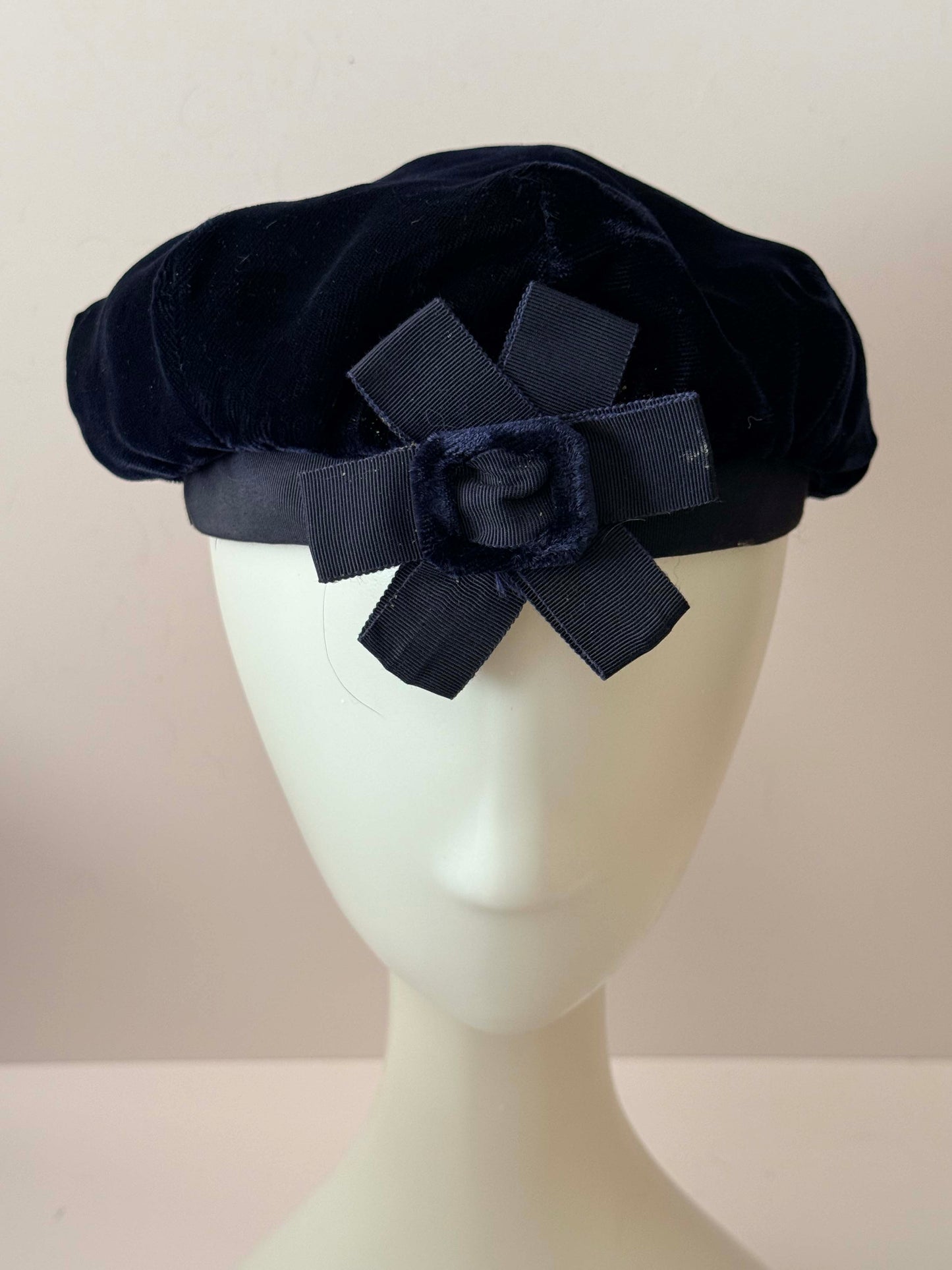 1950s Navy Velvet Beret Hat – Classic Bow Trim French Style Tilt Hat