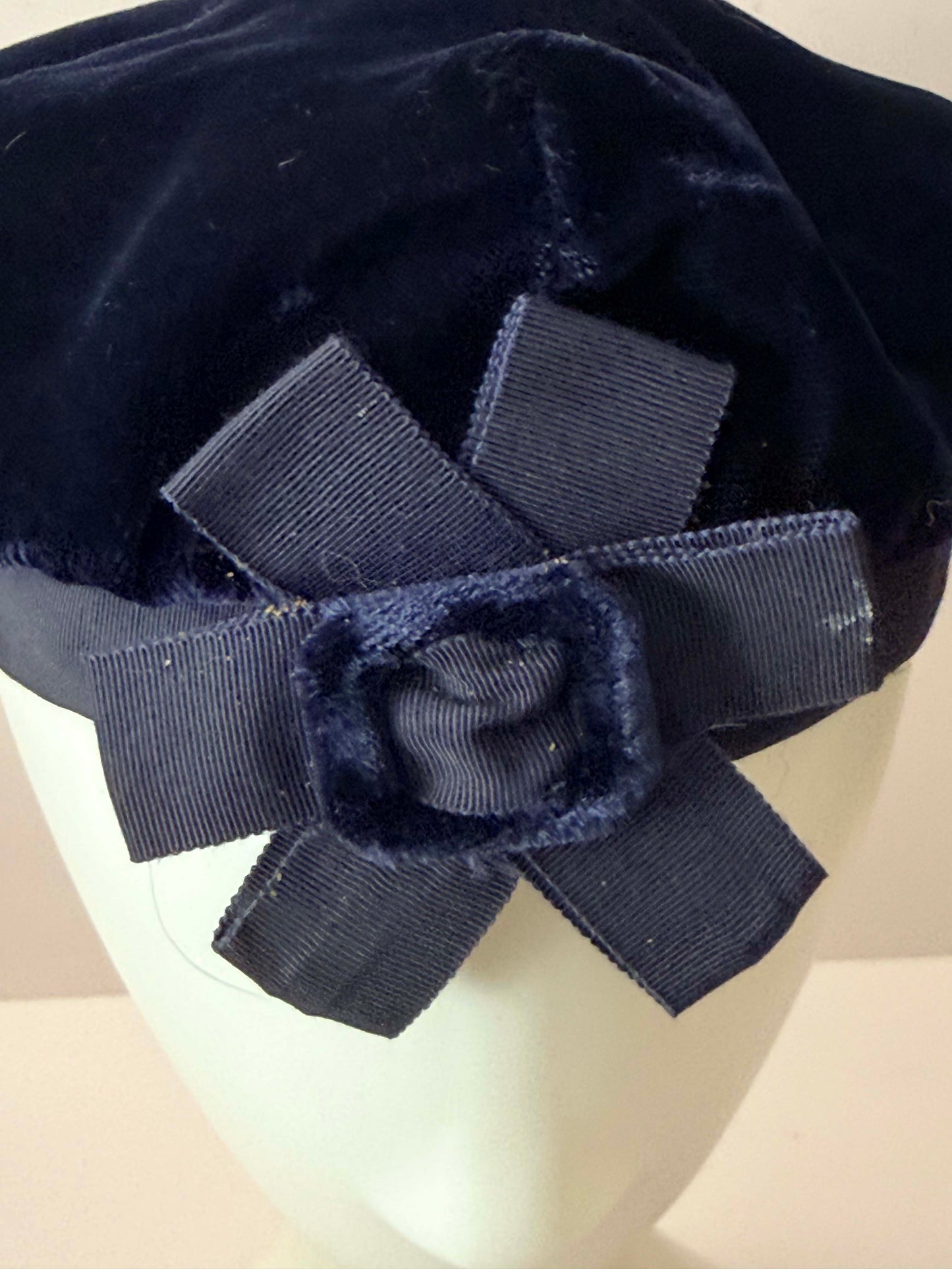 1950s Navy Velvet Beret Hat – Classic Bow Trim French Style Tilt Hat