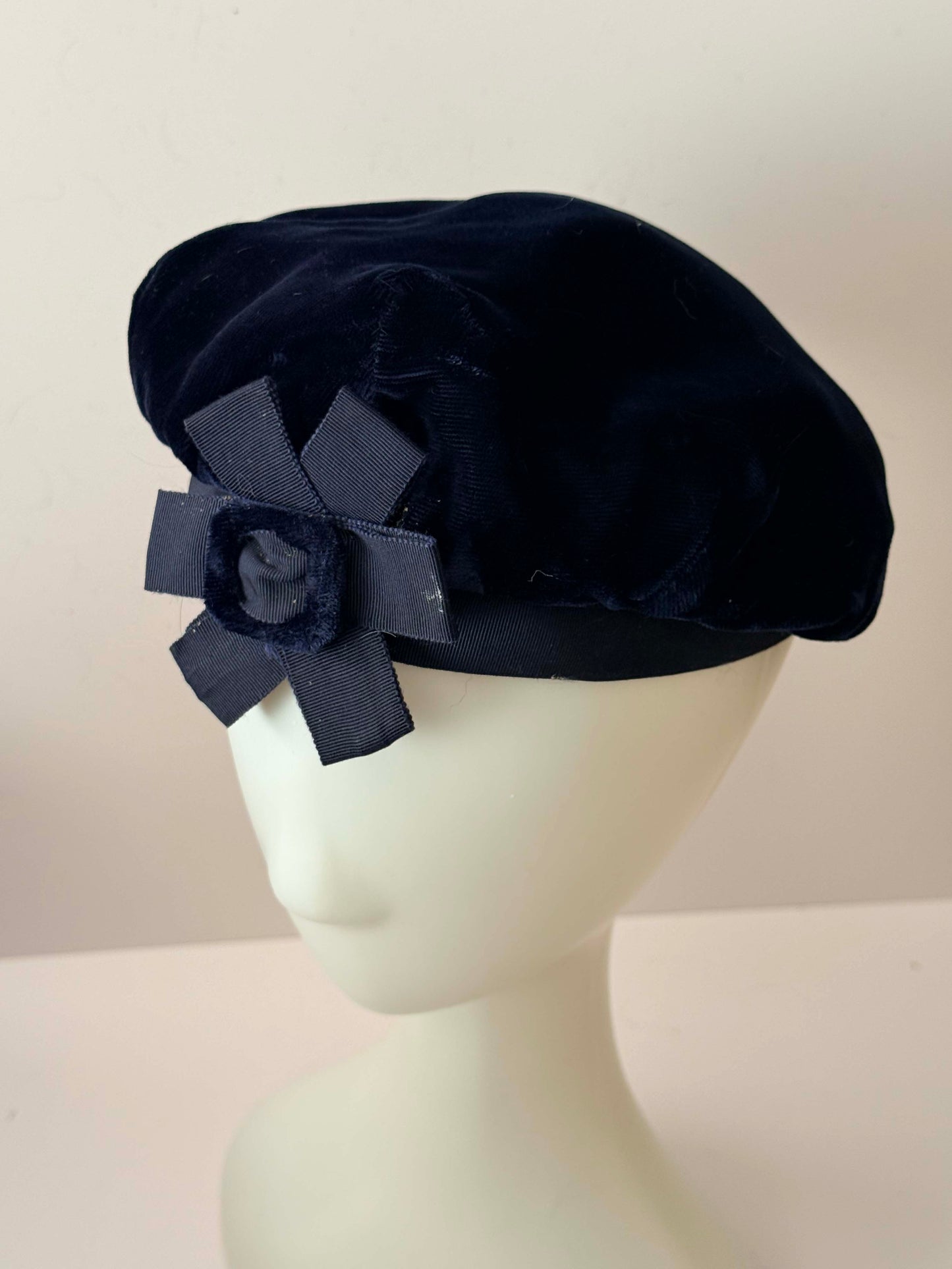 1950s Navy Velvet Beret Hat – Classic Bow Trim French Style Tilt Hat