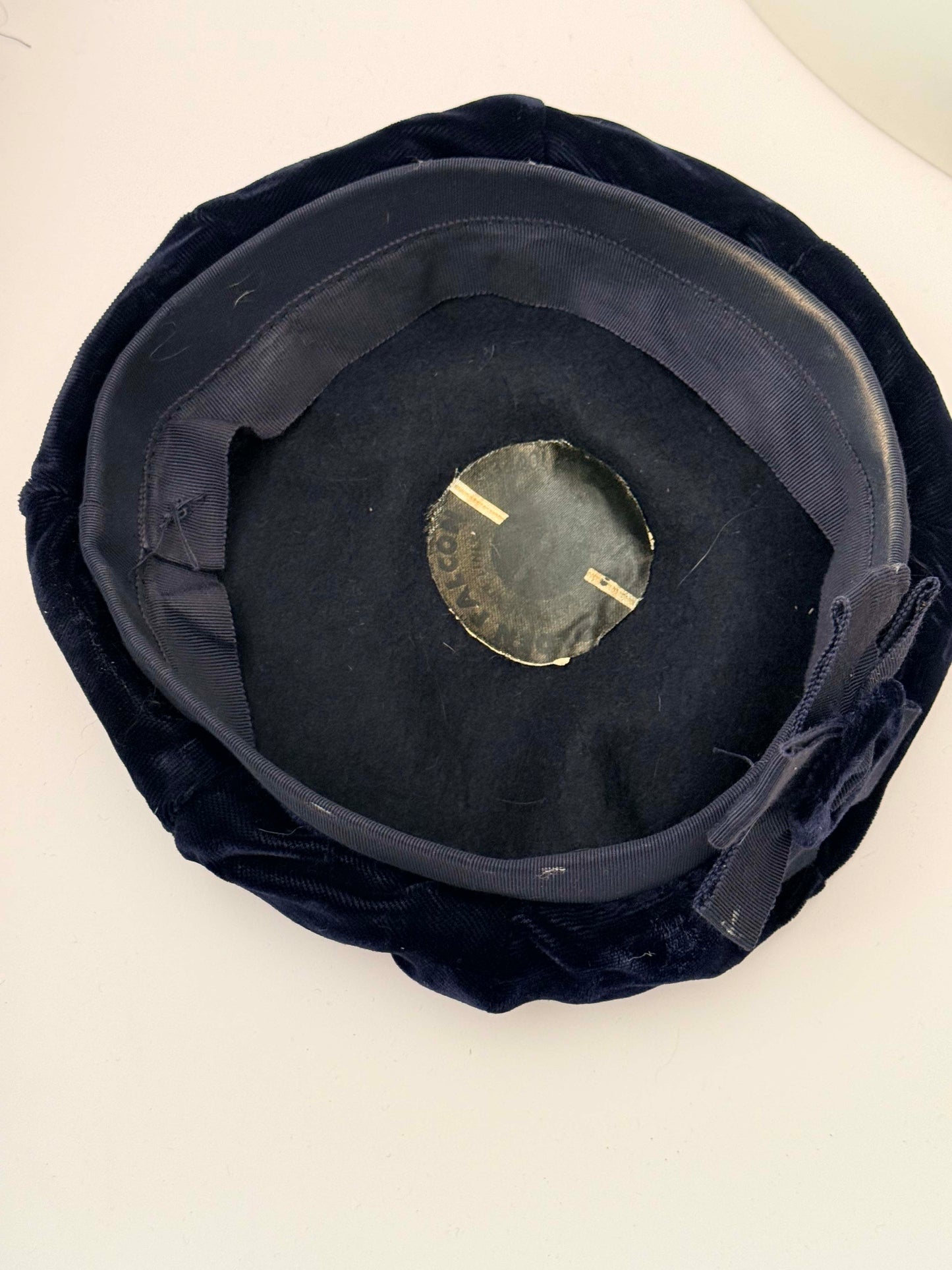 1950s Navy Velvet Beret Hat – Classic Bow Trim French Style Tilt Hat