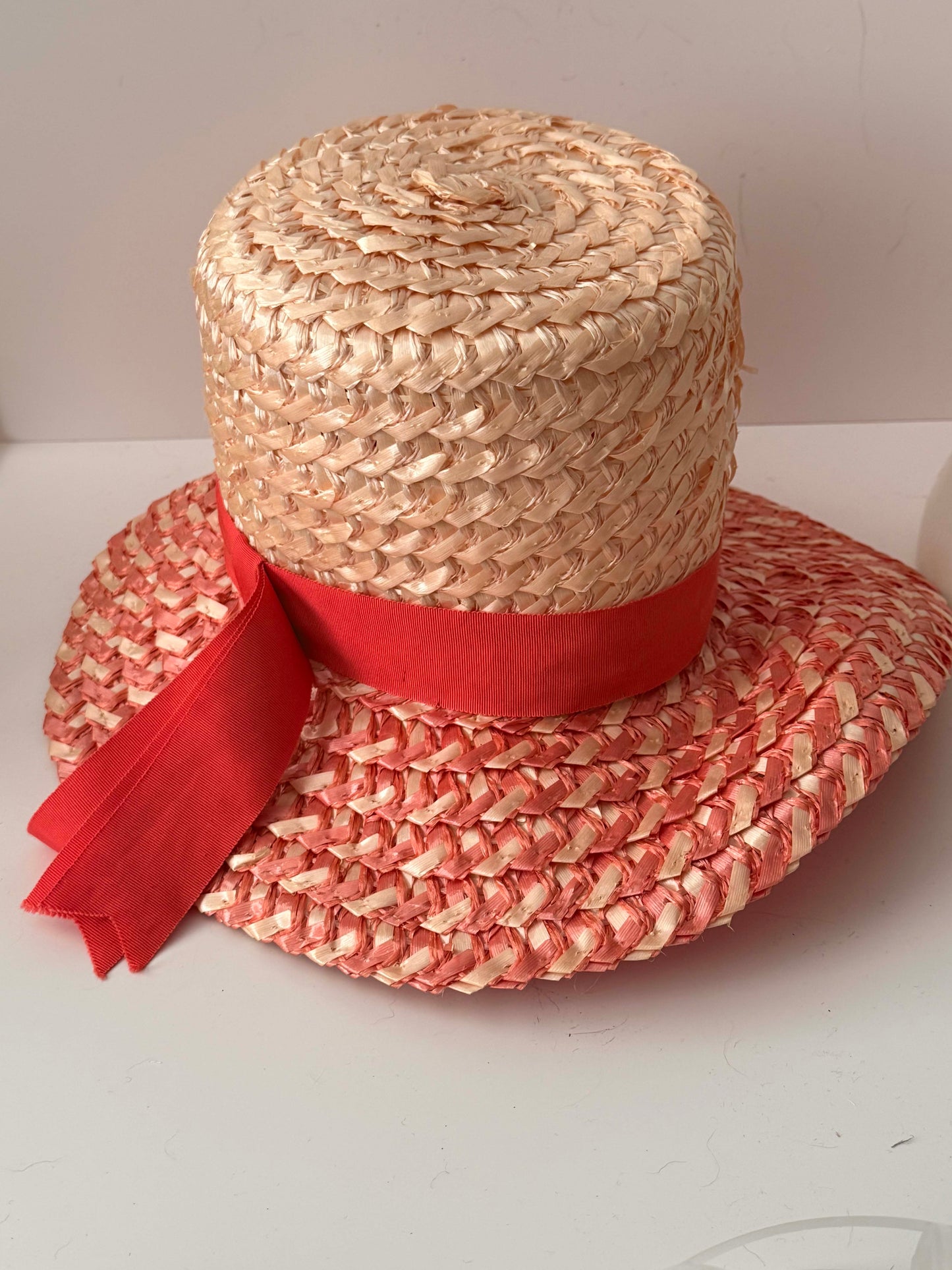 1950s Raffia Straw Colorblock Hat – Coral Pink & Natural Straw Boater Style Summer Hat
