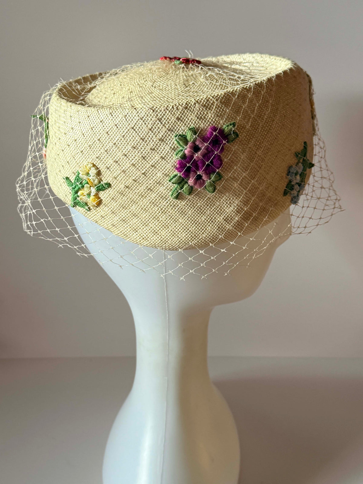Vintage 1950s Valerie Modes Hat | Embroidered Floral Pillbox | Ivory Straw Veiled Hat