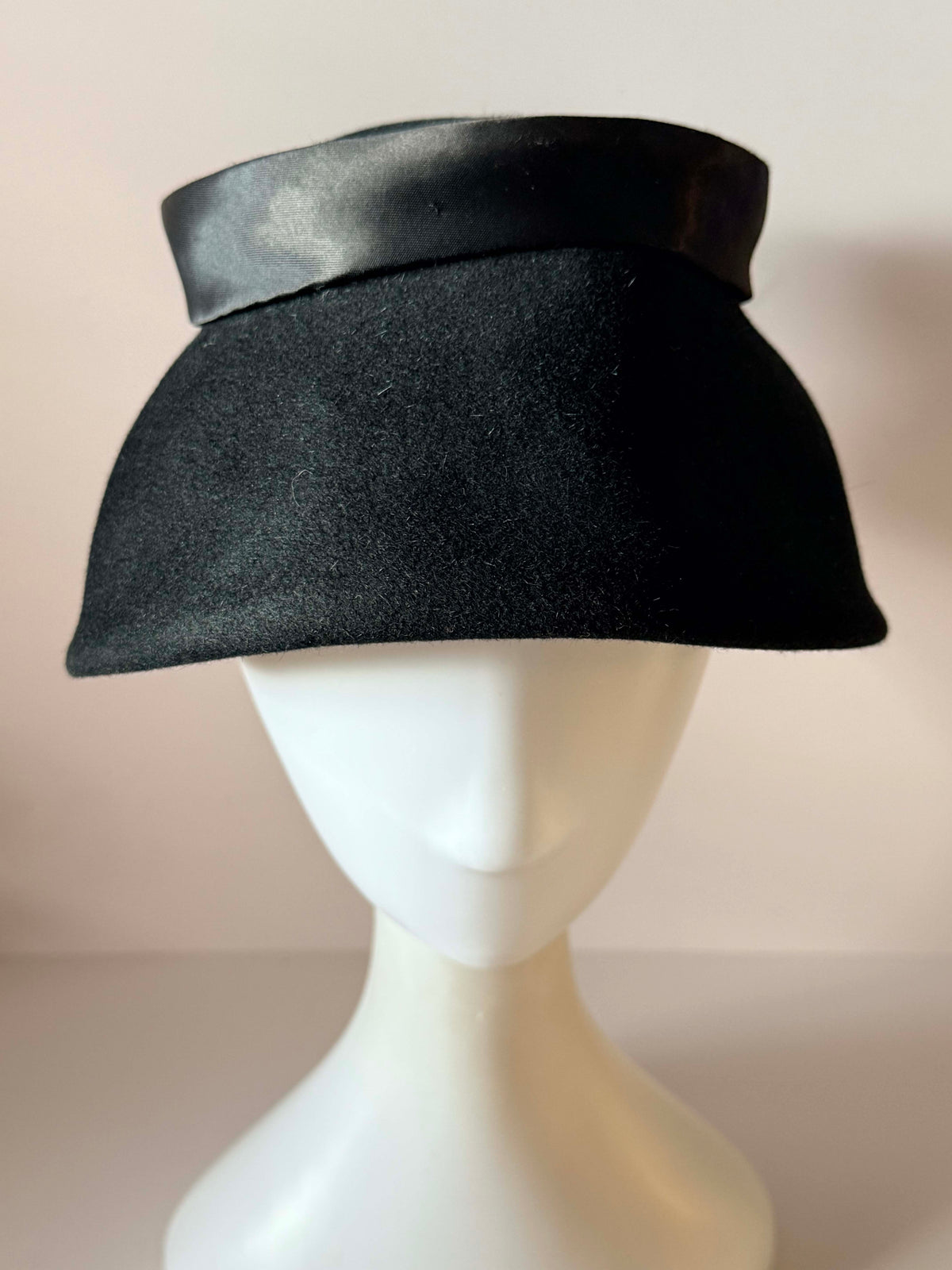 Vintage 1950s Black Felt Hat | Satin Bow Aubrey Hepburn Style Hat | Mid Century Women's Hat