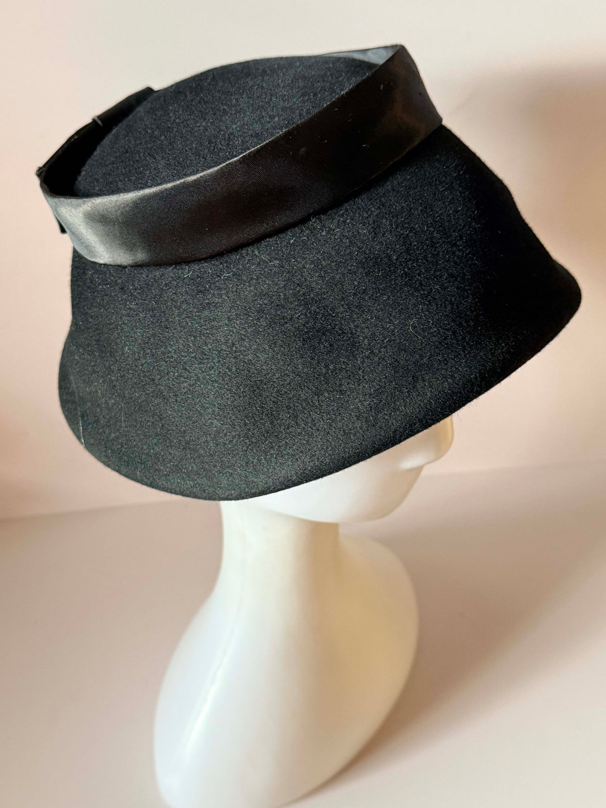Vintage 1950s Black Felt Hat | Satin Bow Aubrey Hepburn Style Hat | Mid Century Women's Hat