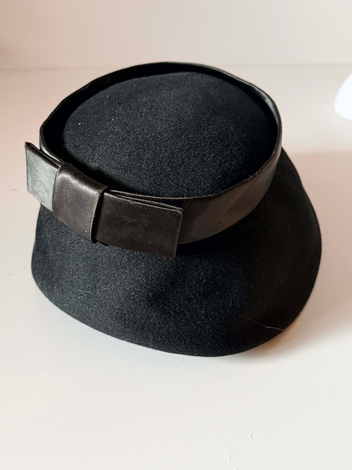 Vintage 1950s Black Felt Hat | Satin Bow Aubrey Hepburn Style Hat | Mid Century Women's Hat