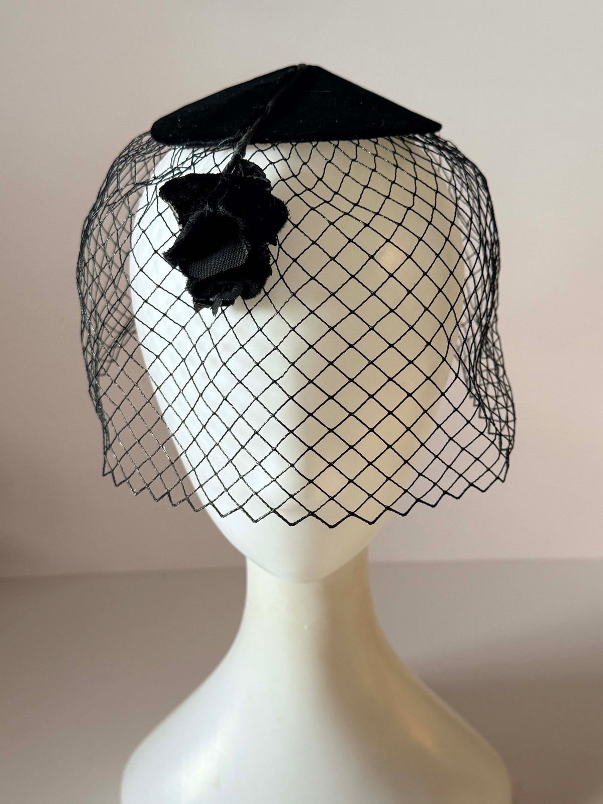 Vintage 1950s Black Veiled Fascinator Hat | Velvet Gothic Bridal Hat | Rose Face Veil Mourning Style Hat