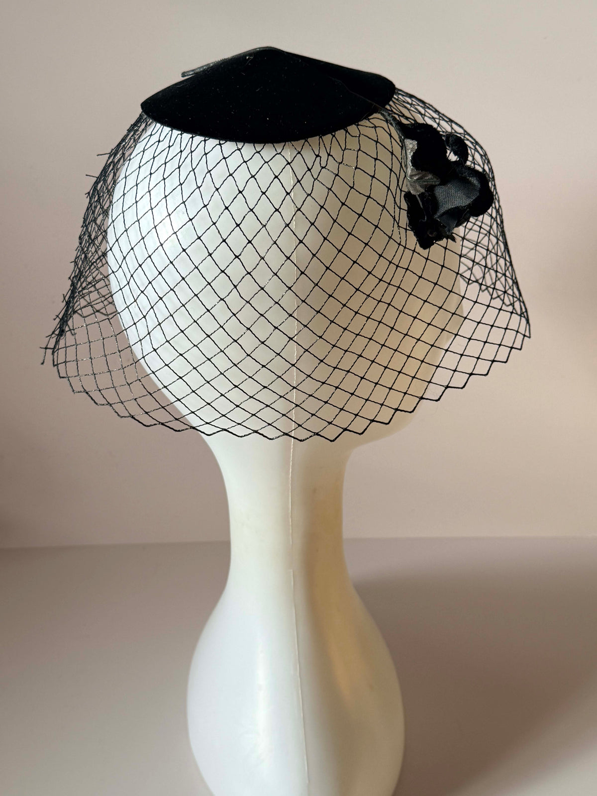 Vintage 1950s Black Veiled Fascinator Hat | Velvet Gothic Bridal Hat | Rose Face Veil Mourning Style Hat