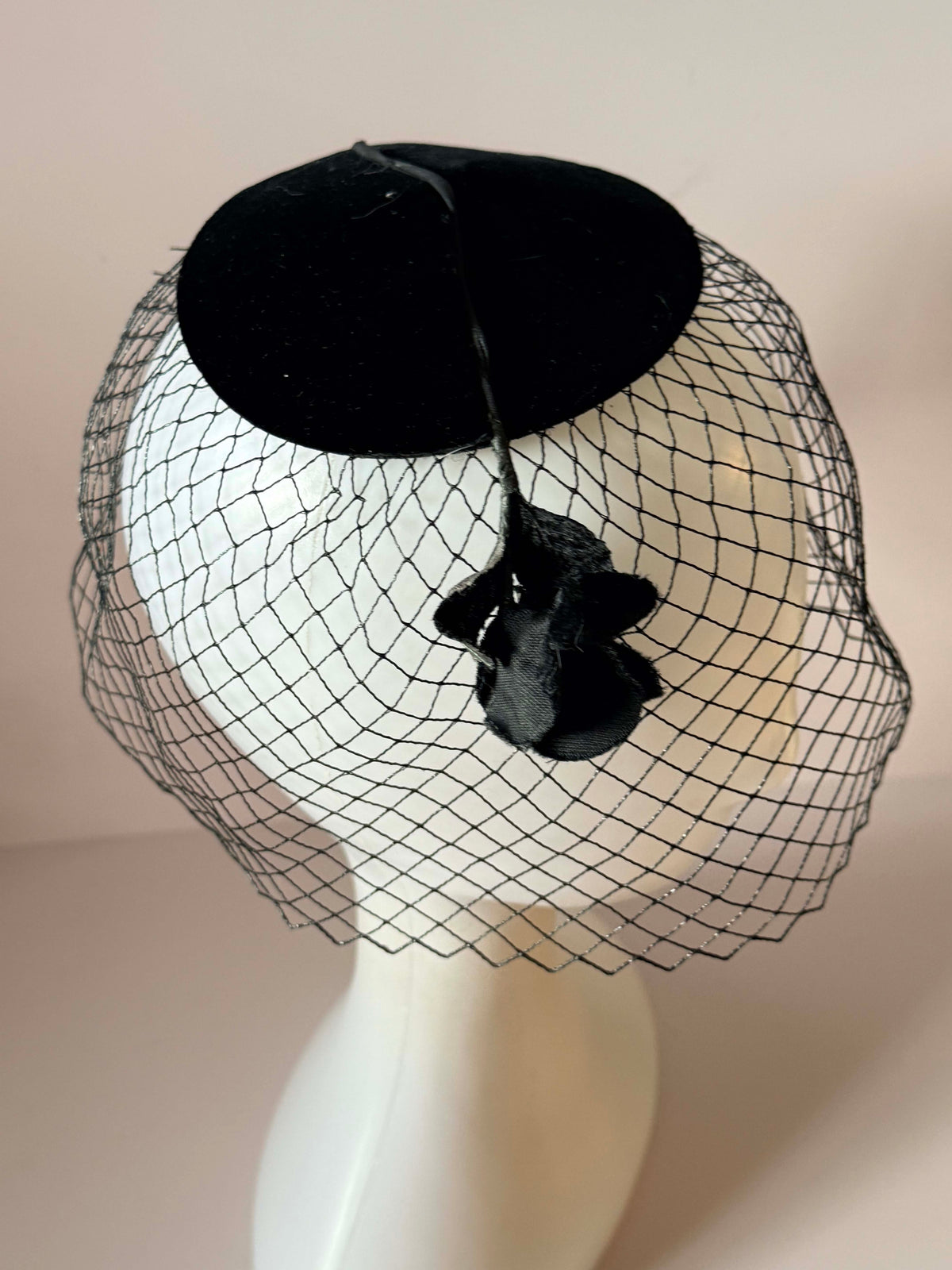 Vintage 1950s Black Veiled Fascinator Hat | Velvet Gothic Bridal Hat | Rose Face Veil Mourning Style Hat