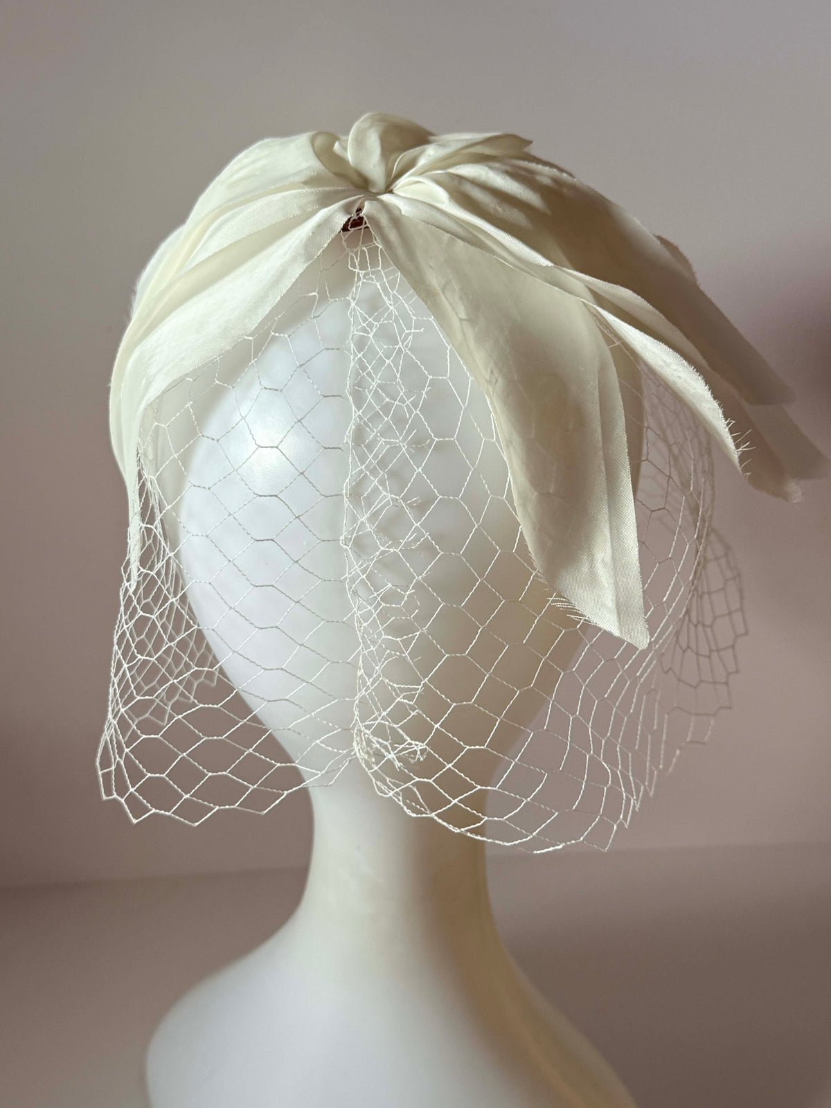 Vintage 1950s White Half Hat with Veil | Sculptural Petal Bridal Hat | Mid Century Wedding Cocktail Hat