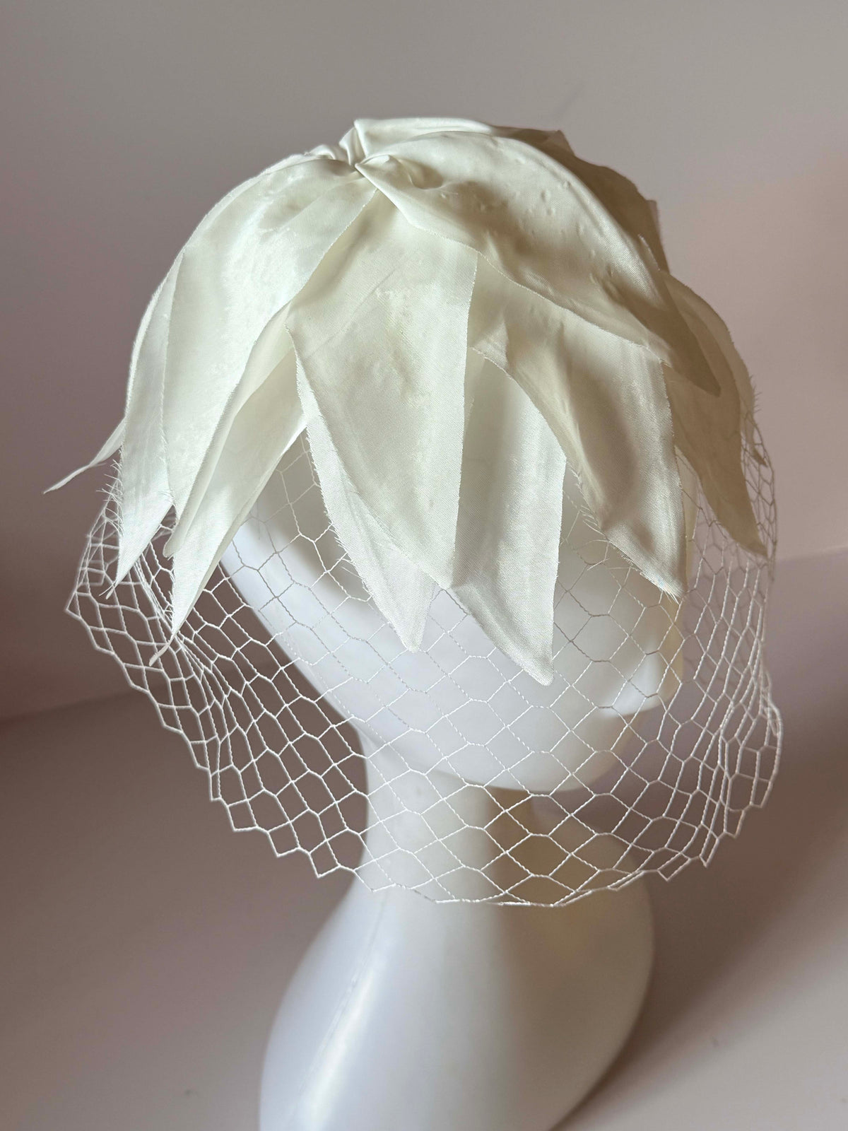 Vintage 1950s White Half Hat with Veil | Sculptural Petal Bridal Hat | Mid Century Wedding Cocktail Hat