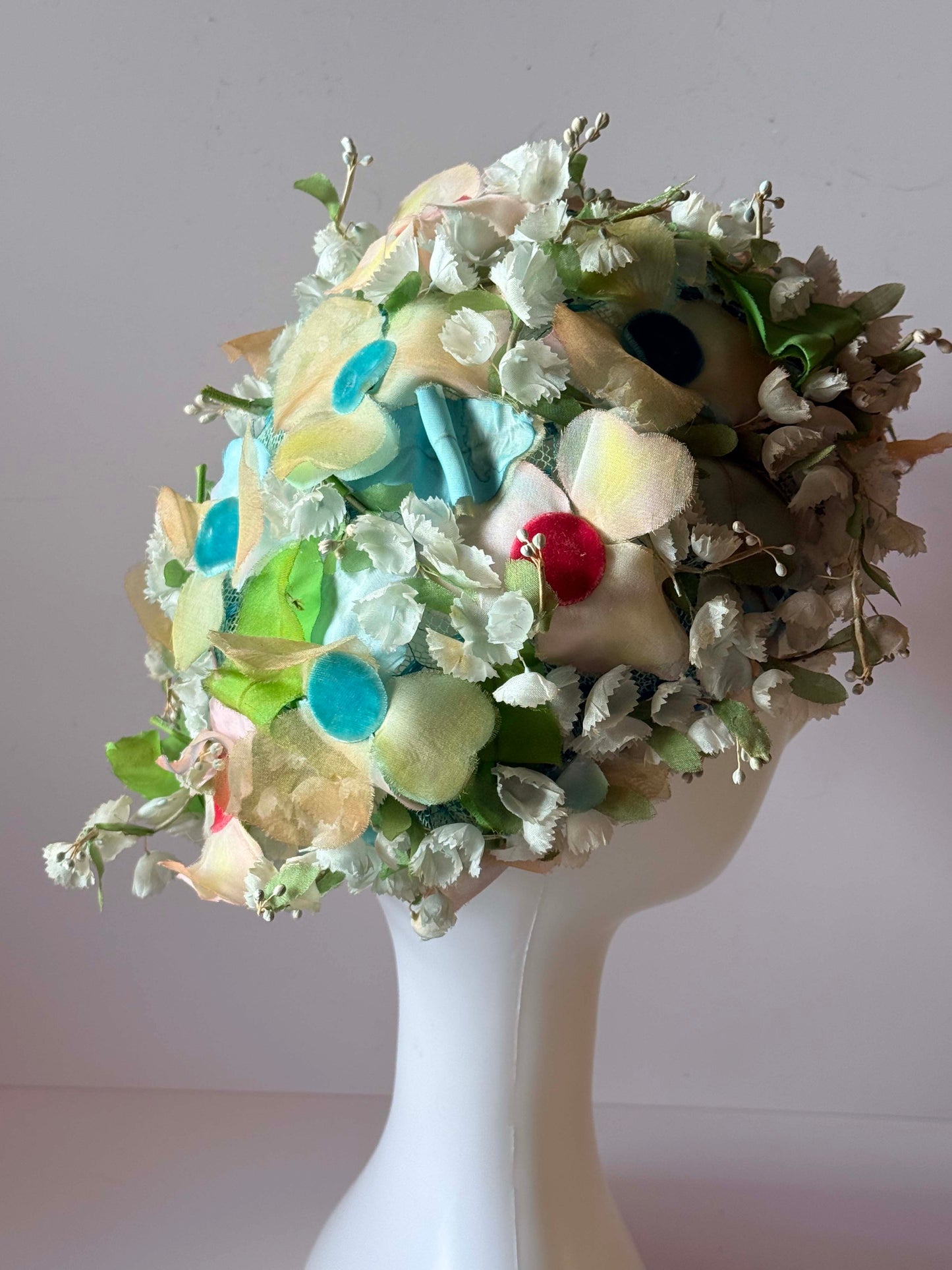 1960s Christian Dior Chapeaux Floral Veil Hat – Pastel Silk Flower Couture Headpiece – Garden Party Bridal Hat – Paris New York Designer Millinery