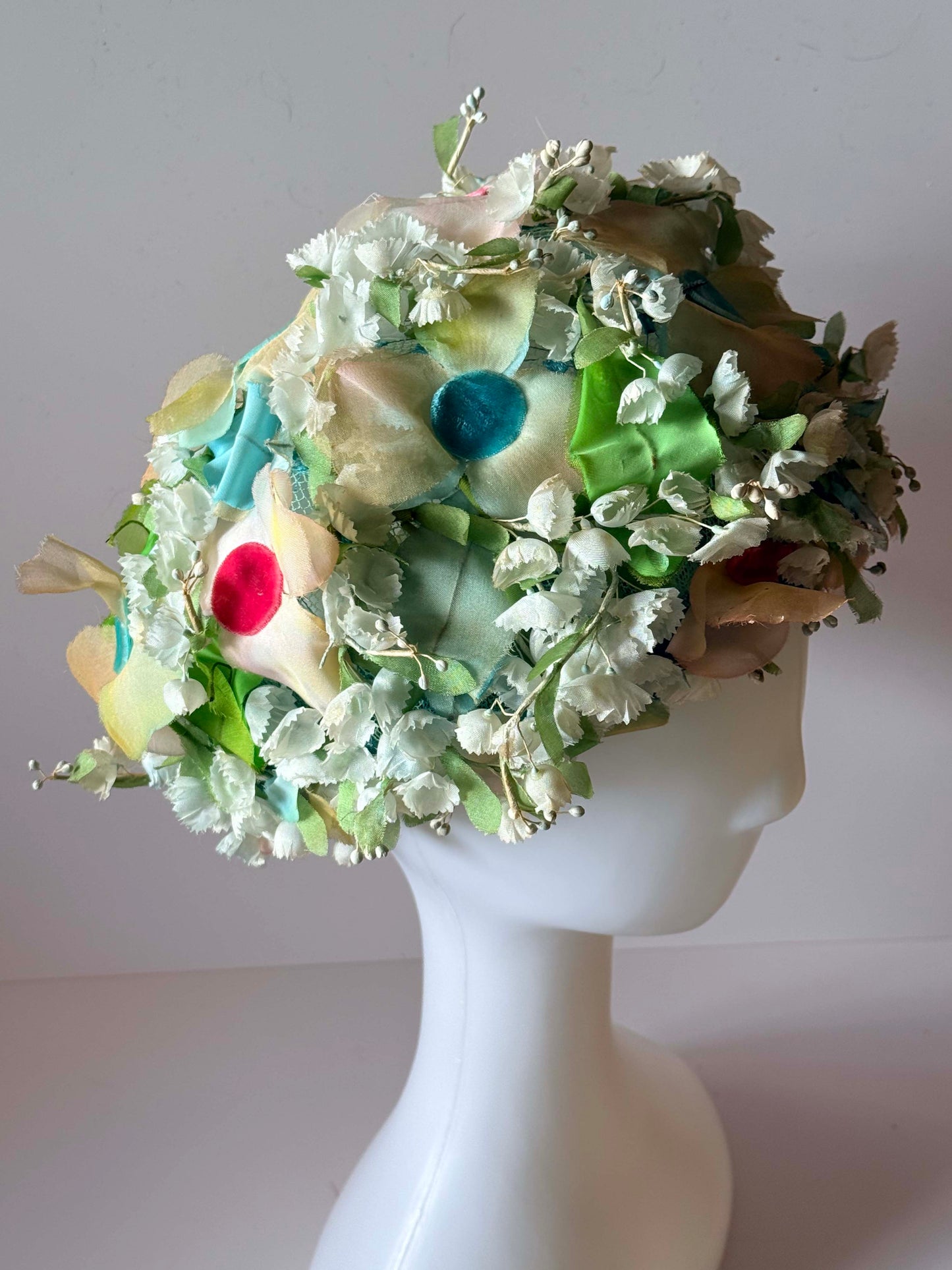 1960s Christian Dior Chapeaux Floral Veil Hat – Pastel Silk Flower Couture Headpiece – Garden Party Bridal Hat – Paris New York Designer Millinery