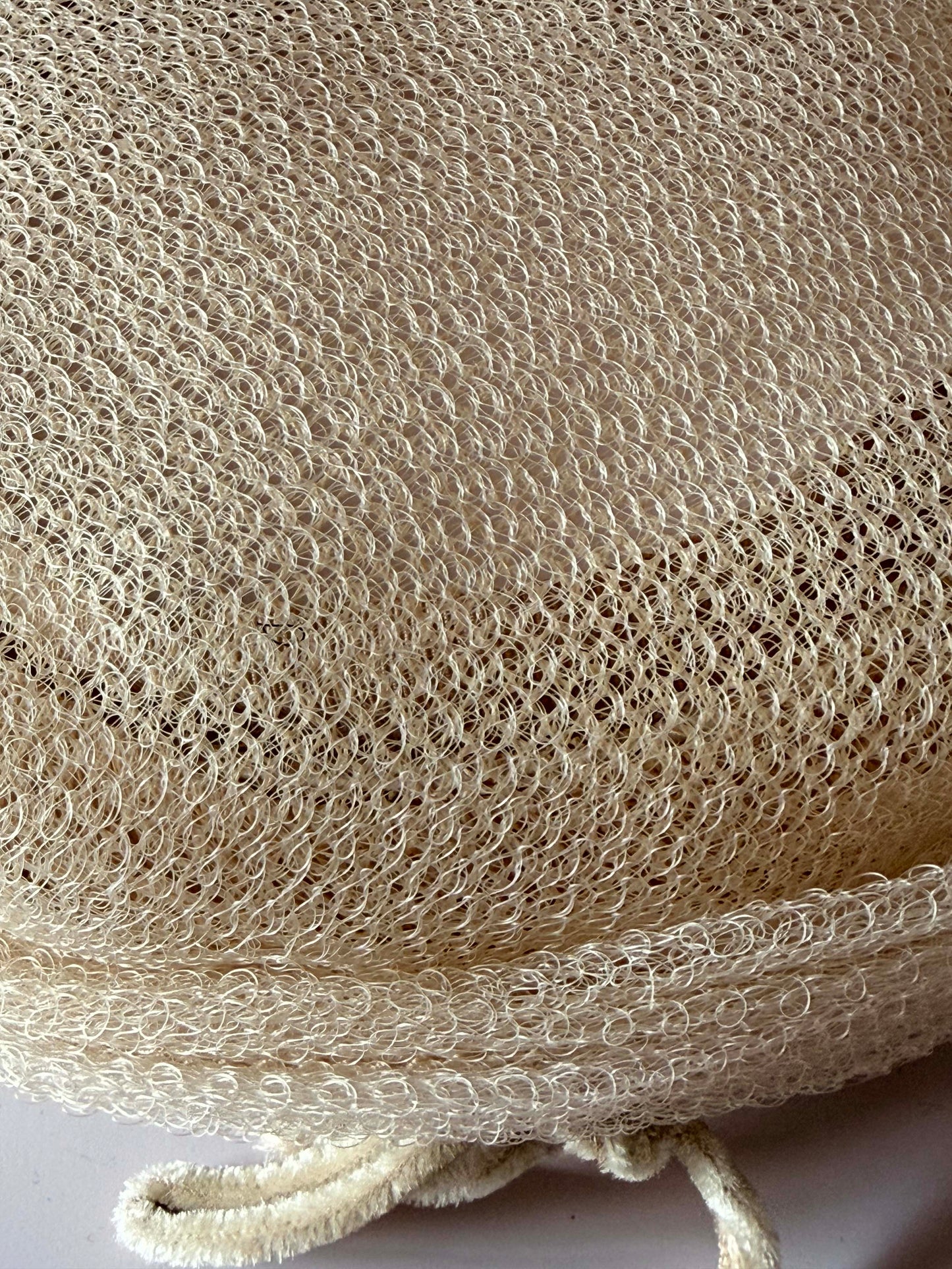 1950s Cream Textured Knit Pillbox Hat – Soft Sculptural Mid-Century Minimalist Headpiece