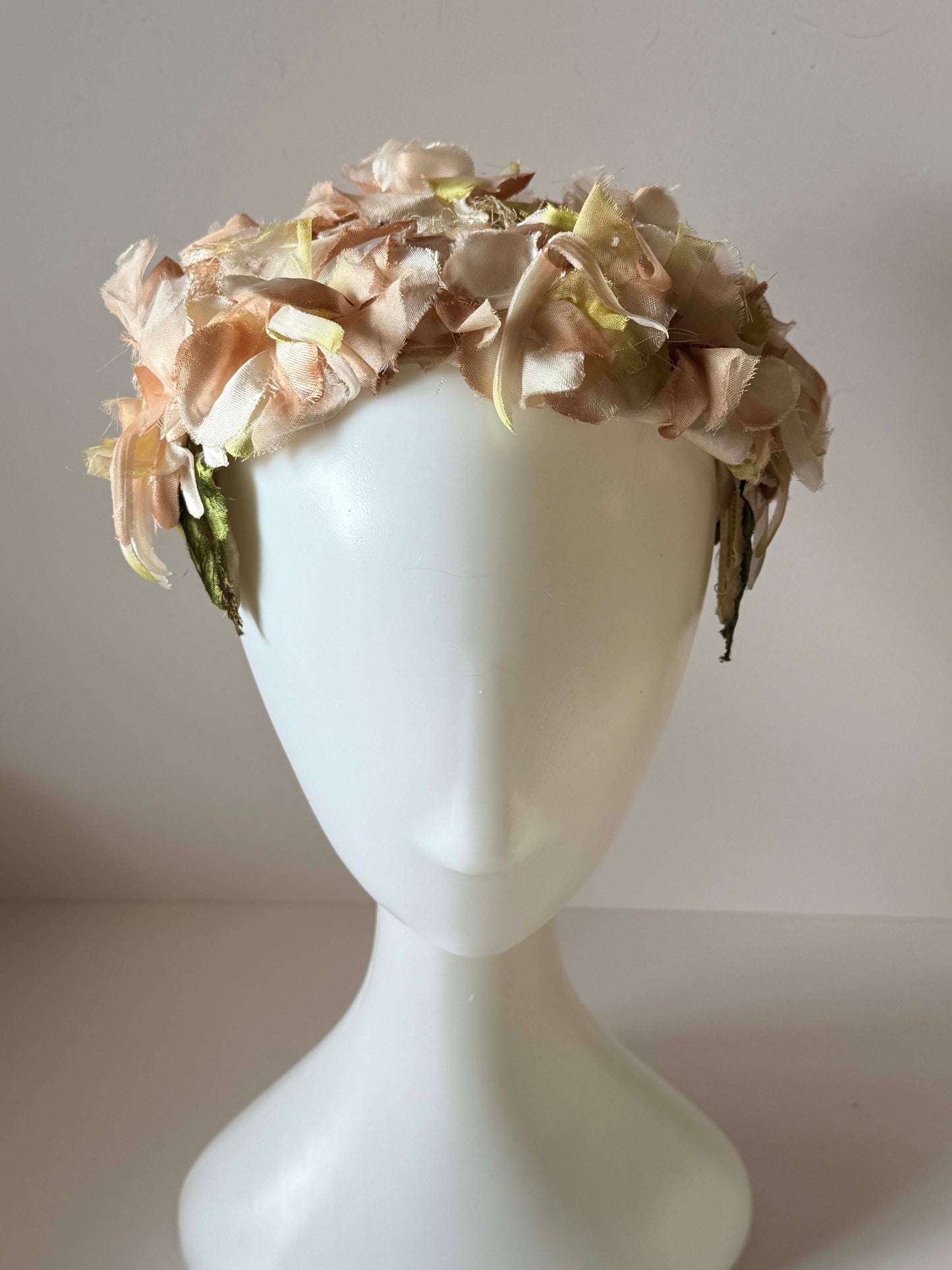 1950s Peach Silk Floral Petal Hat – Romantic Mid-Century Garden Party Headpiece