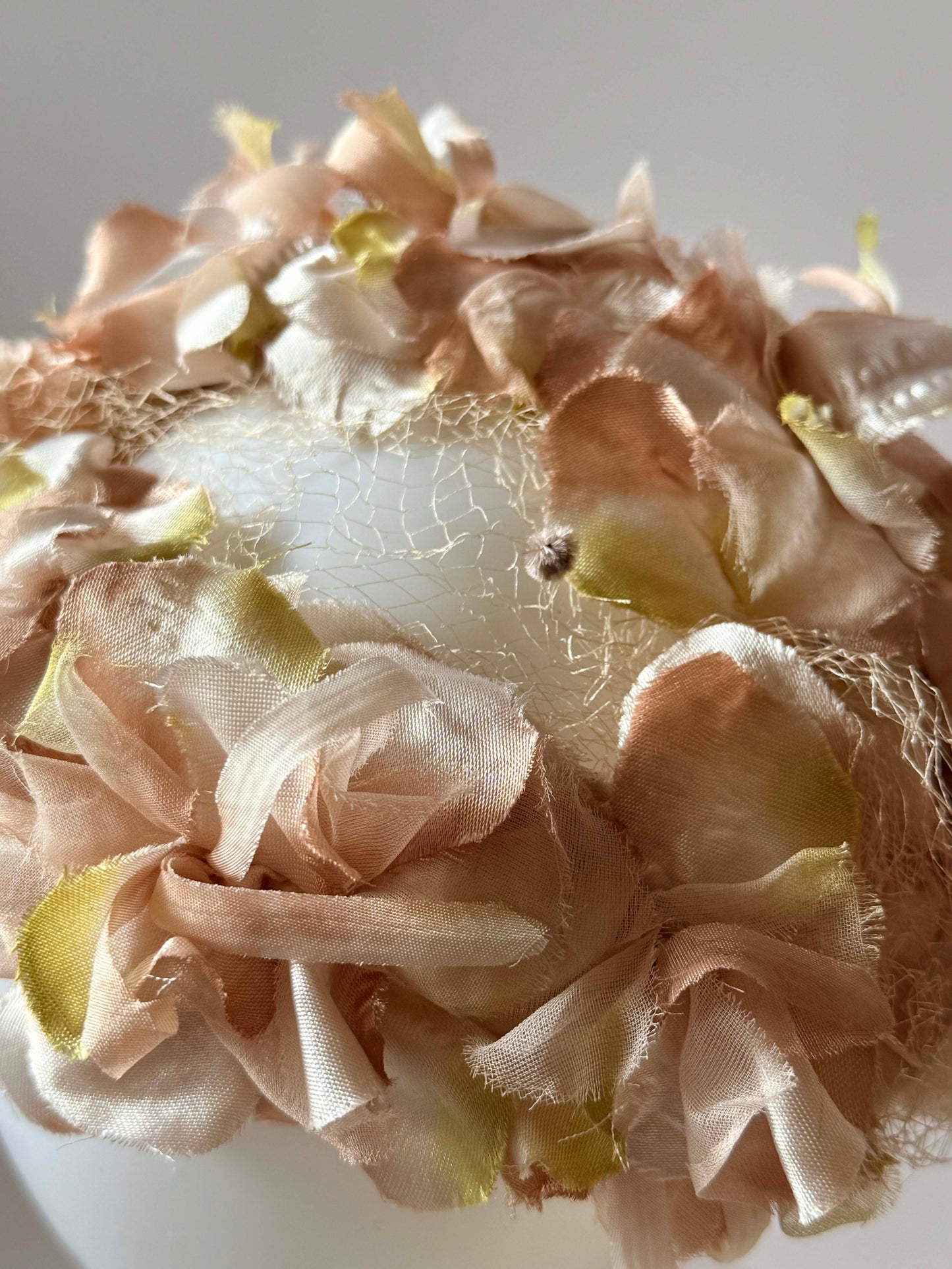 1950s Peach Silk Floral Petal Hat – Romantic Mid-Century Garden Party Headpiece