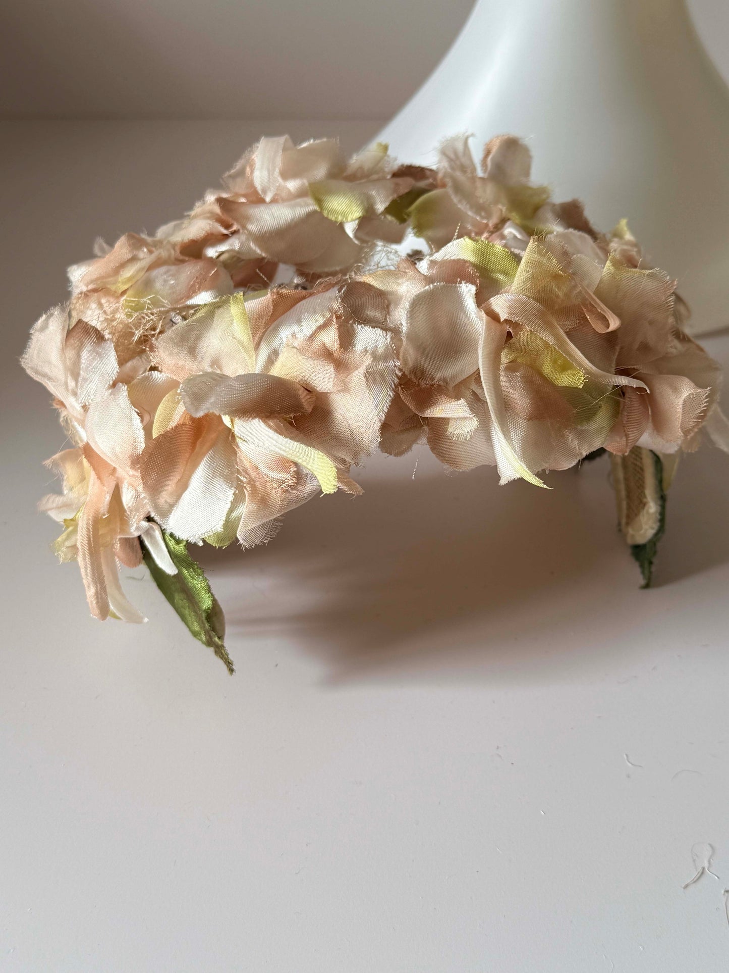 1950s Peach Silk Floral Petal Hat – Romantic Mid-Century Garden Party Headpiece