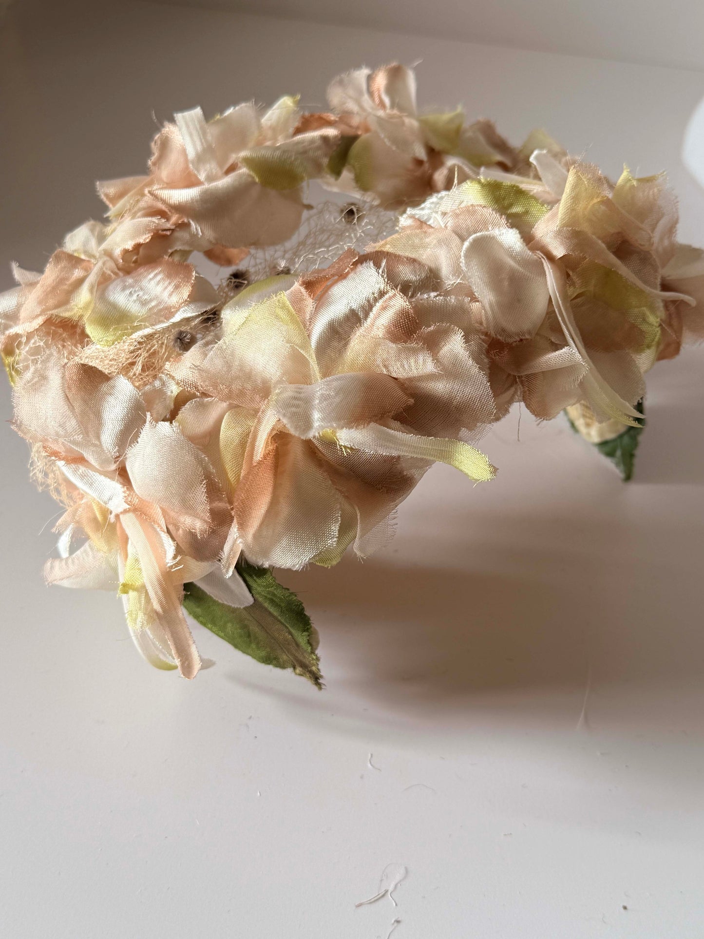 1950s Peach Silk Floral Petal Hat – Romantic Mid-Century Garden Party Headpiece