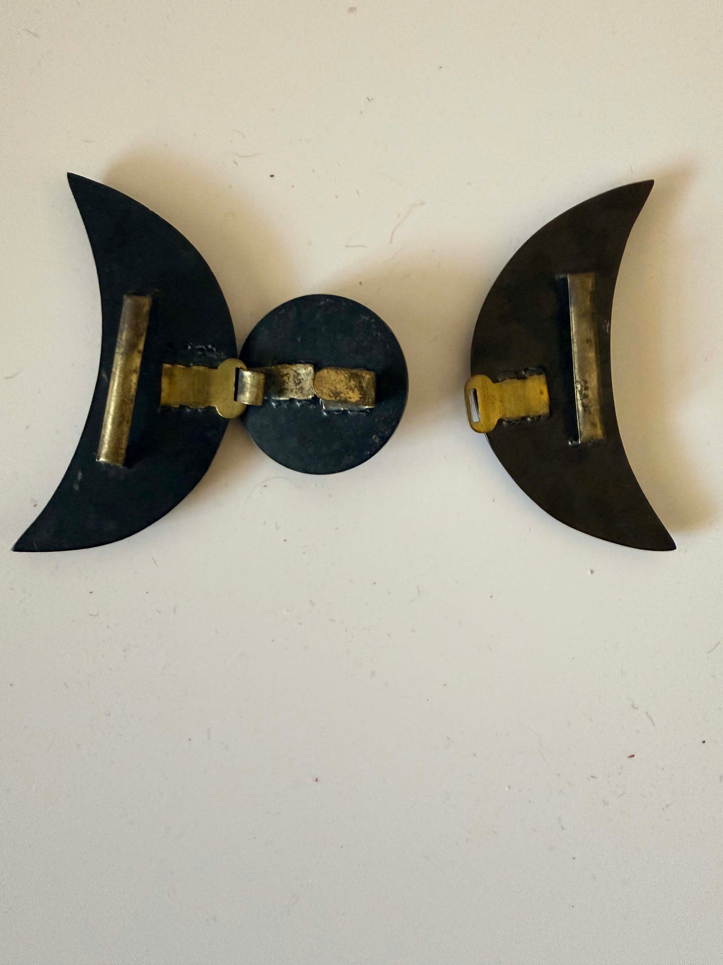 1940s–1950s Vintage Black Bakelite Belt Buckle – Sculptural Crescent & Disc Art Deco Revival Clasp