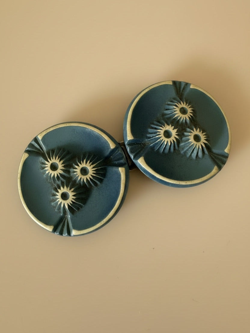 1940s–1950s Vintage Carved Celluloid Belt Buckle – Teal Green Floral Starburst Disc Clasp – Art Deco Revival Statement Accessory