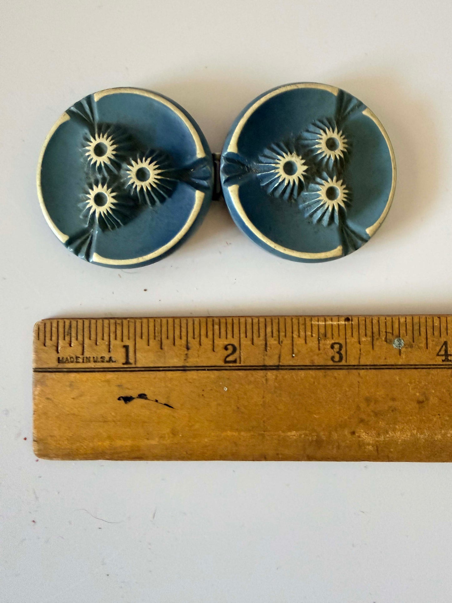 1940s–1950s Vintage Carved Celluloid Belt Buckle – Teal Green Floral Starburst Disc Clasp – Art Deco Revival Statement Accessory