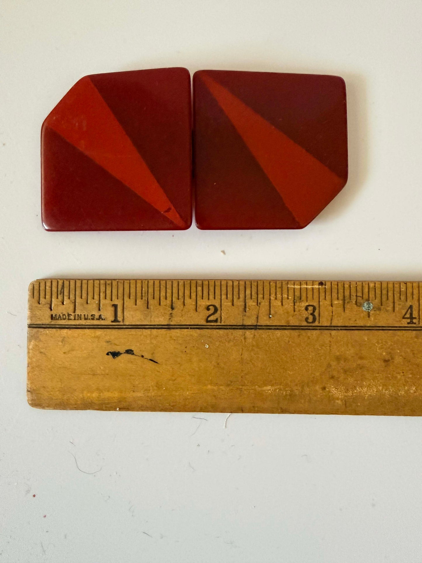 1940s–1950s Vintage Two Tone Red Bakelite Belt Buckle – Geometric Faceted Art Deco Revival Clasp – Sculptural Mid Century Statement Accessory