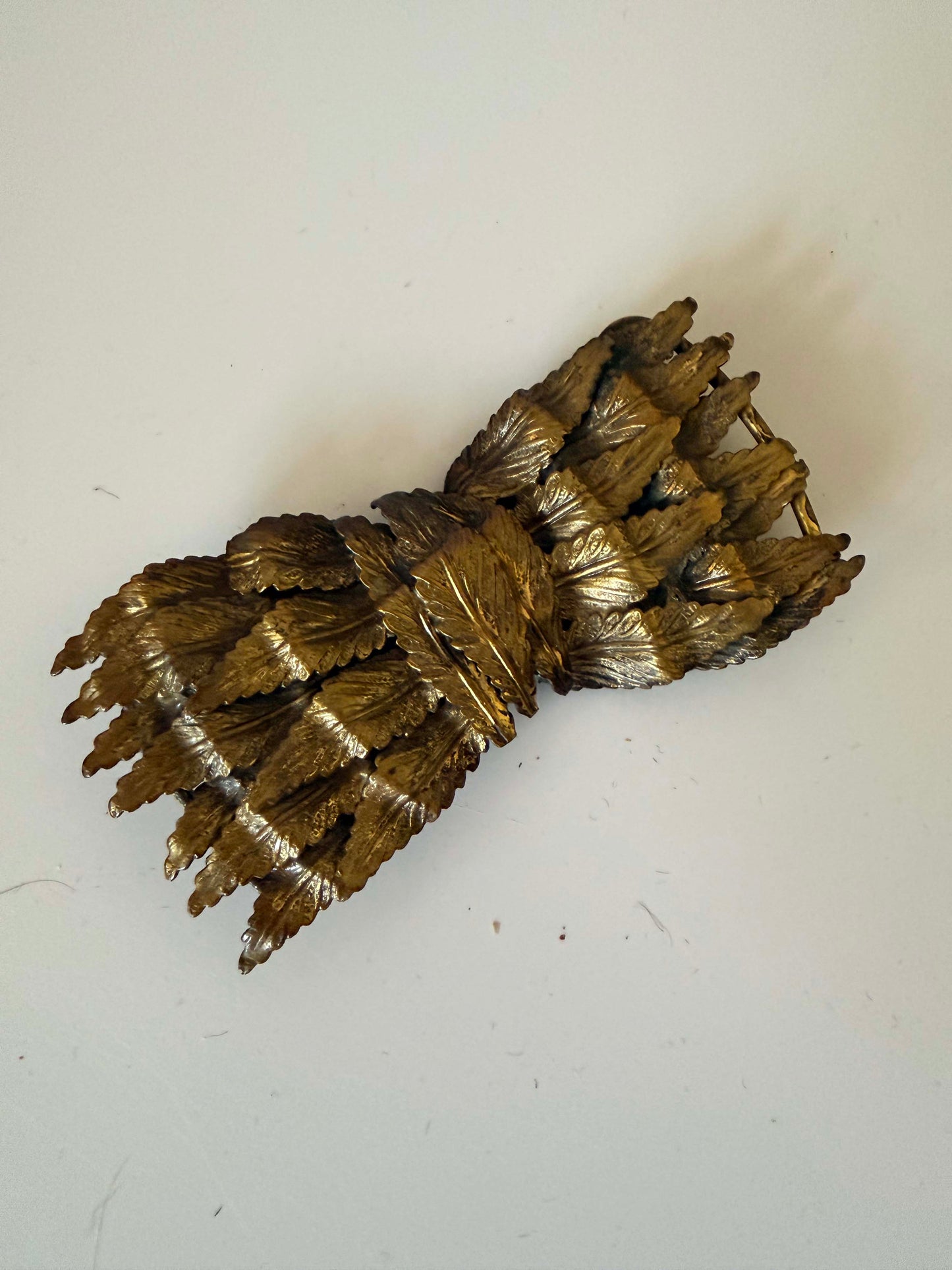 1940s–1950s Vintage Gold Tone Leaf Belt Buckle – Sculptural Botanical Clasp – Mid Century Nature Inspired Statement Accessory
