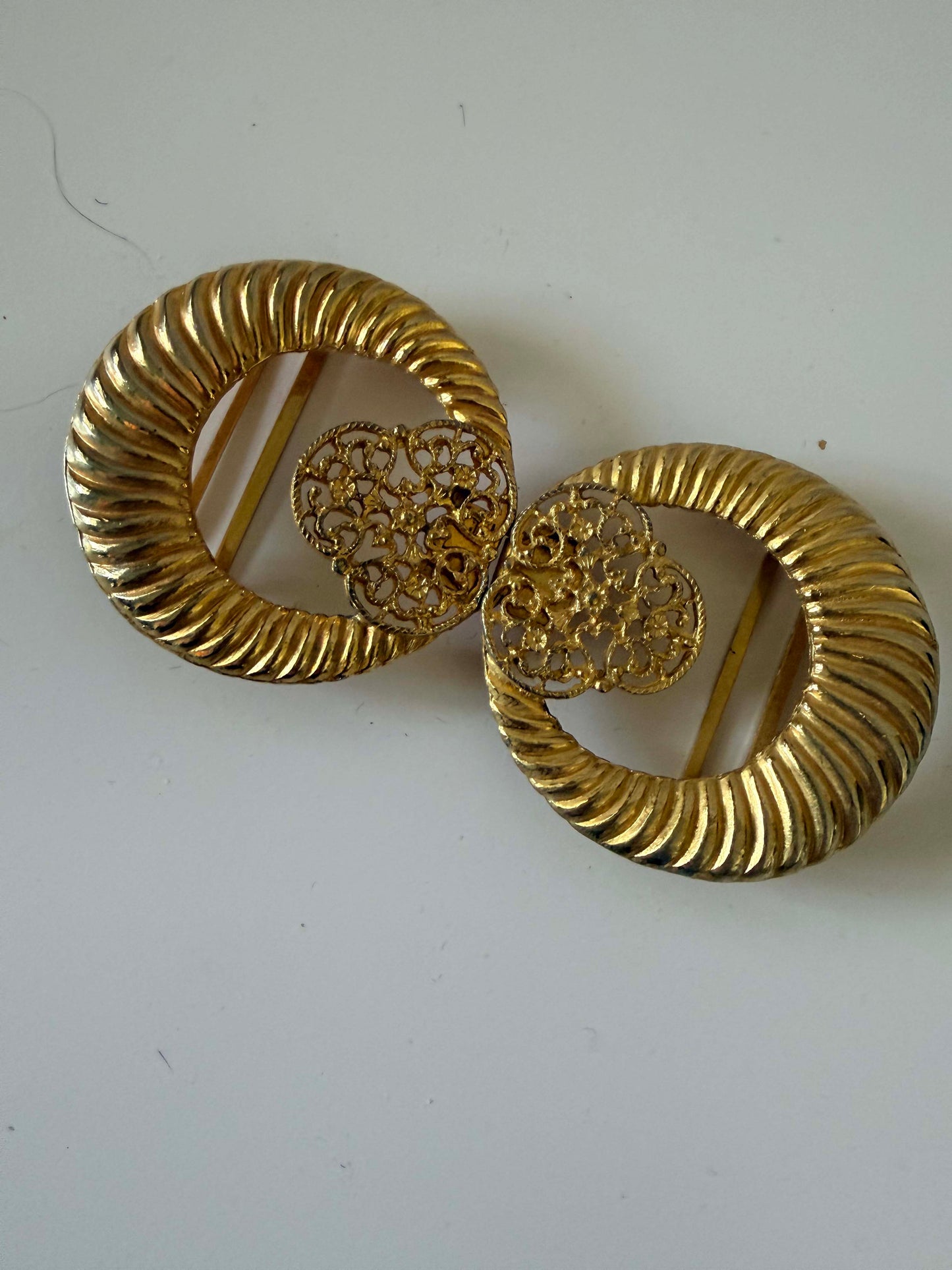 Vintage Gold Tone Double Ring Belt Buckle – Textured Ribbed Oval Buckle with Filigree Center – 1980s Statement Accessory